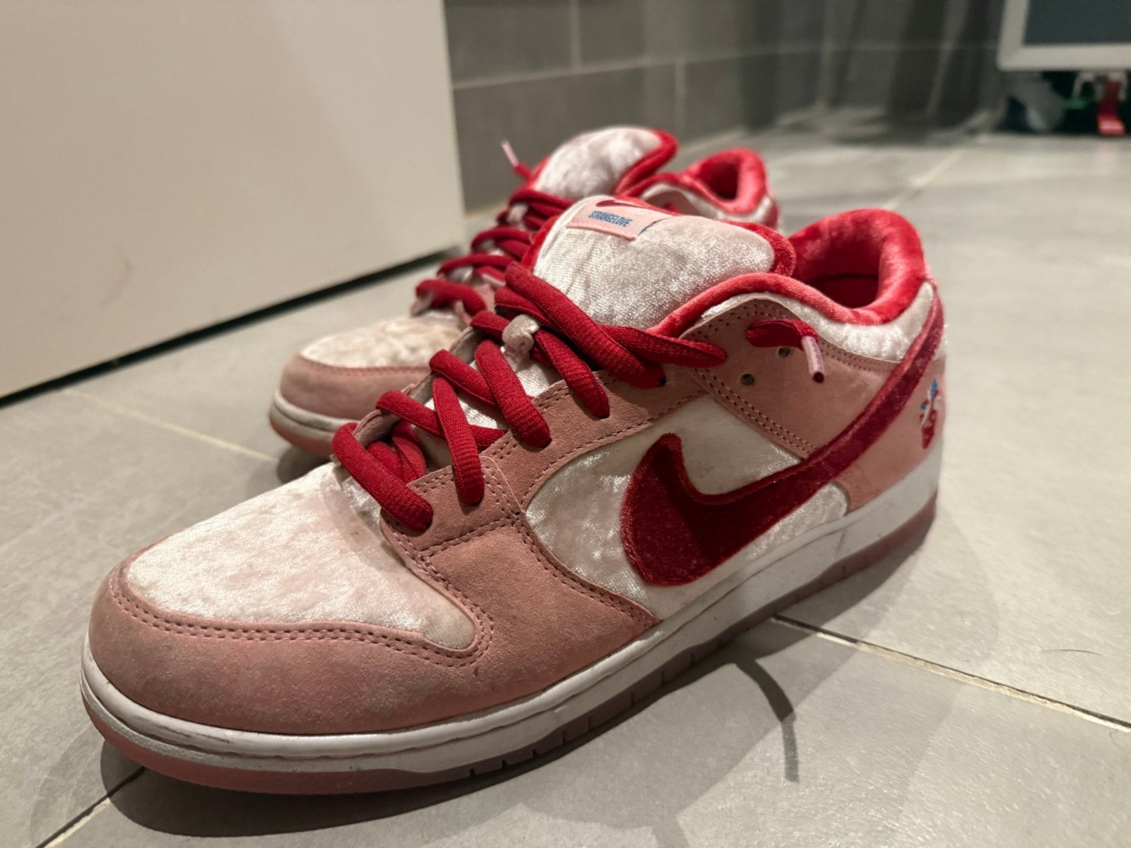 Nike SB Dunk Low StrangeLove Skateboards, Ophalen of Verzenden, Gedragen, Roze, Sneakers of Gympen