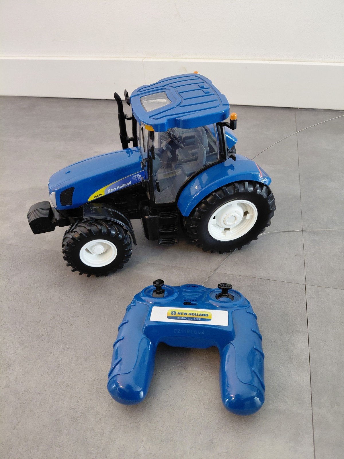 Radiografische tractor Britains New Holland, Ophalen of Verzenden, Zo goed als nieuw, Schaal 1:16