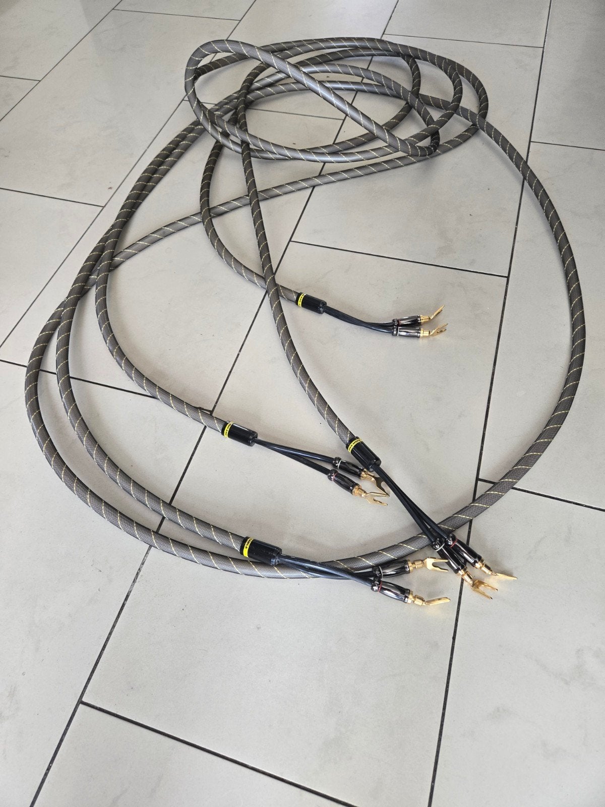 Twee Hifi Luidsprekerkabels - Topkwaliteit Audio, Ophalen of Verzenden, Zo goed als nieuw, 2 tot 5 meter, Luidsprekerkabel