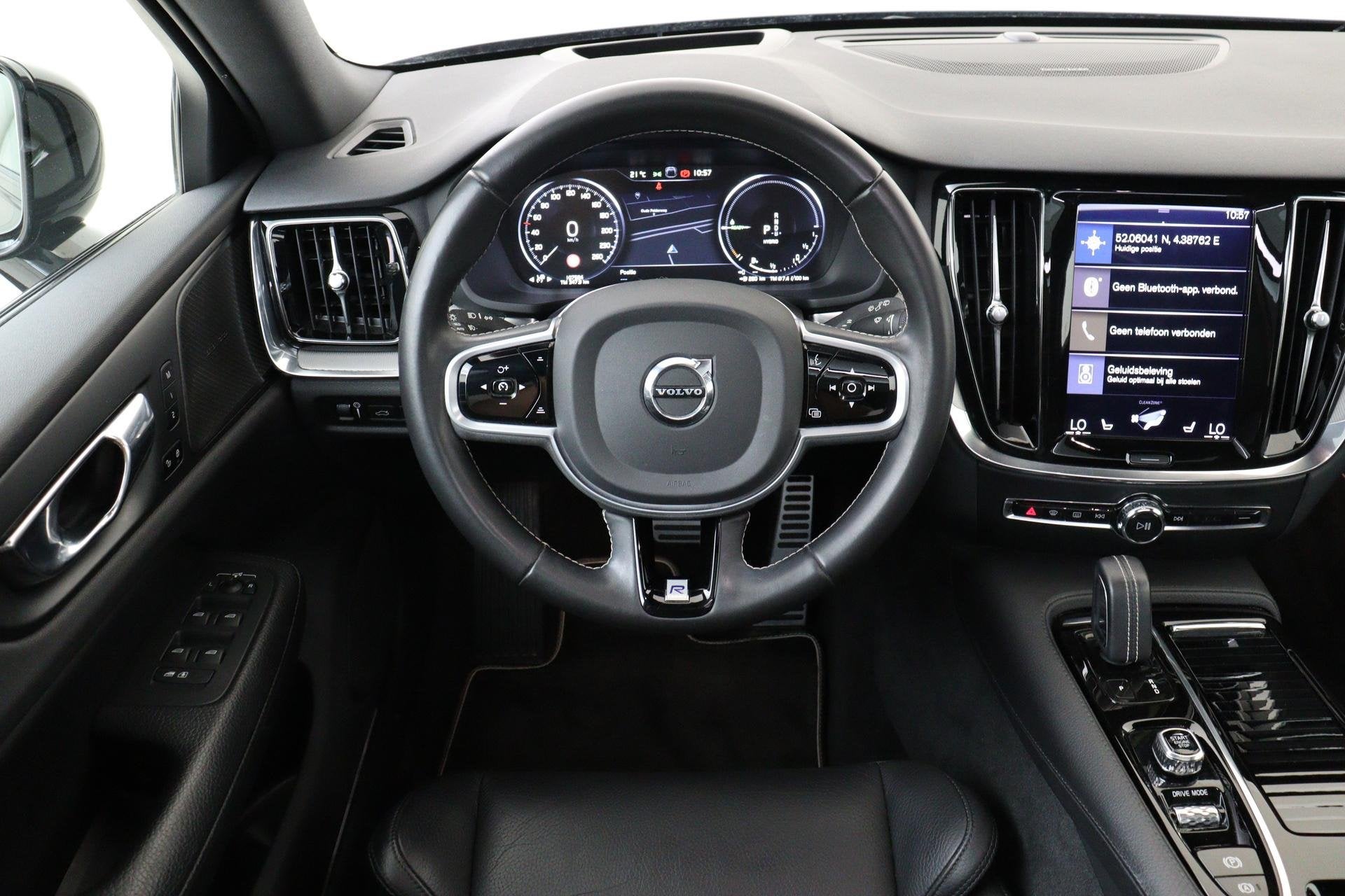 Volvo V60 T6 TWIN ENGINE AWD R-DESIGN -PANO.DAK|HARMAN/KARDO, Gebruikt, Euro 6, 4 cilinders, Vierwielaandrijving