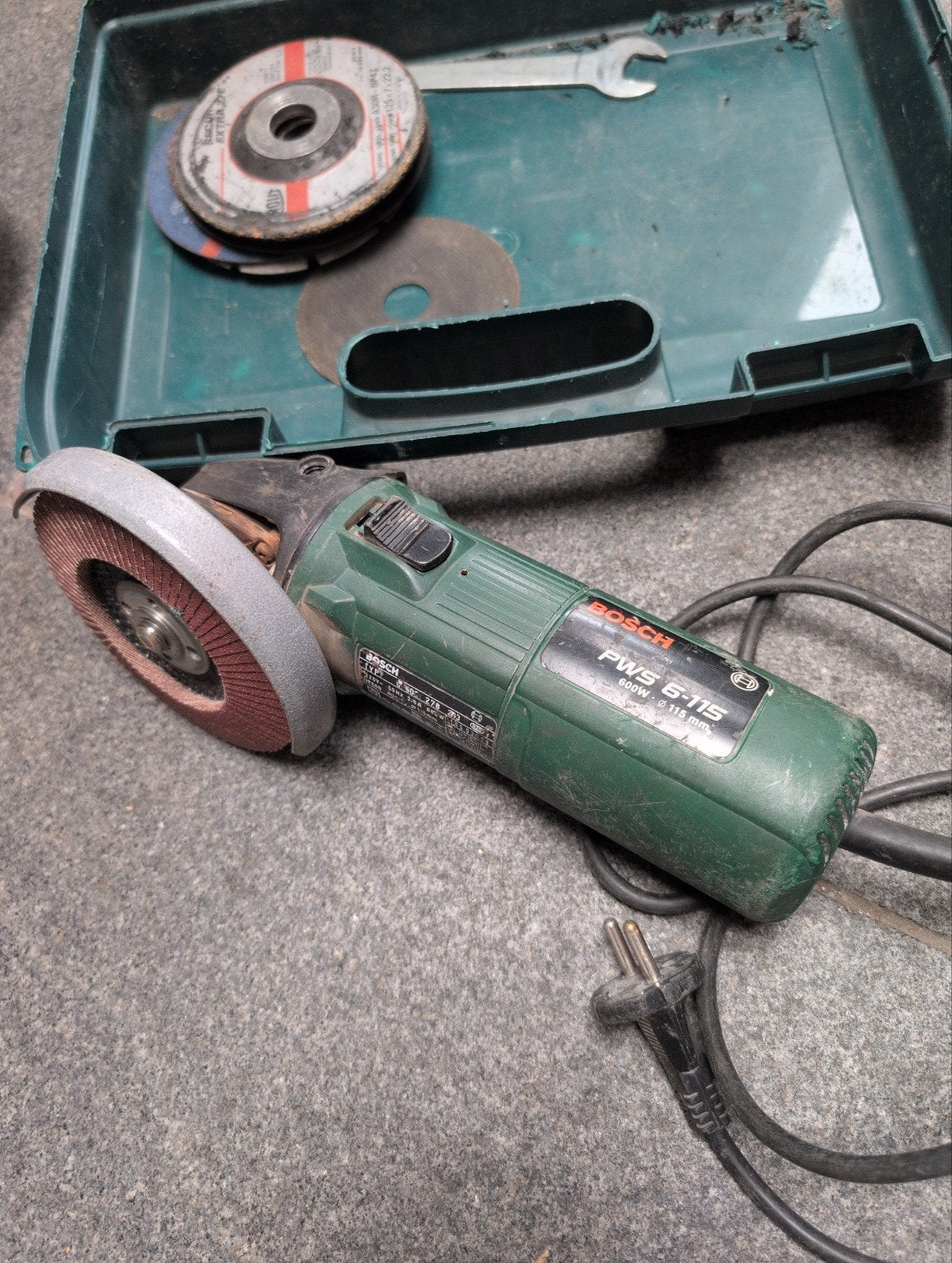 Bosch PWS 6-115 Haakse Slijpmachine met Accessoires, Ophalen of Verzenden, Gebruikt, Minder dan 700 watt, Haakse handslijpmachine