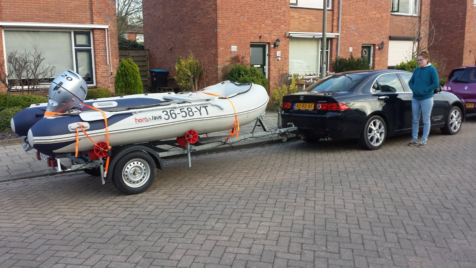 Honwave 350 met Honda 20pk en trailer met lichtbak, Ophalen, Zo goed als nieuw, Buitenboordmotor