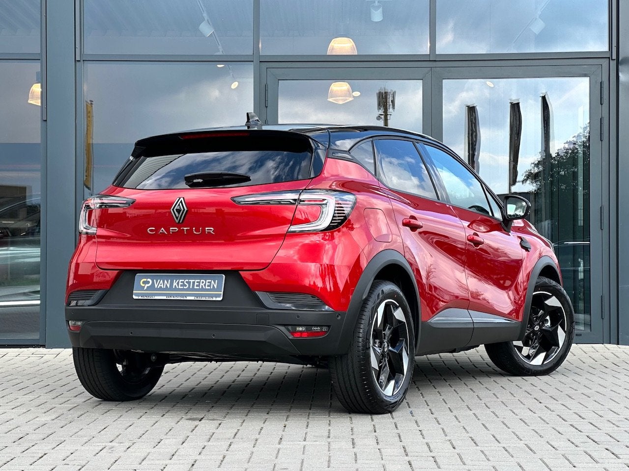 RENAULT Captur TCe 90pk Techno | Stoel + Stuurverw. | 9,3" O, Stof, Gebruikt, 1193 kg, 3 cilinders