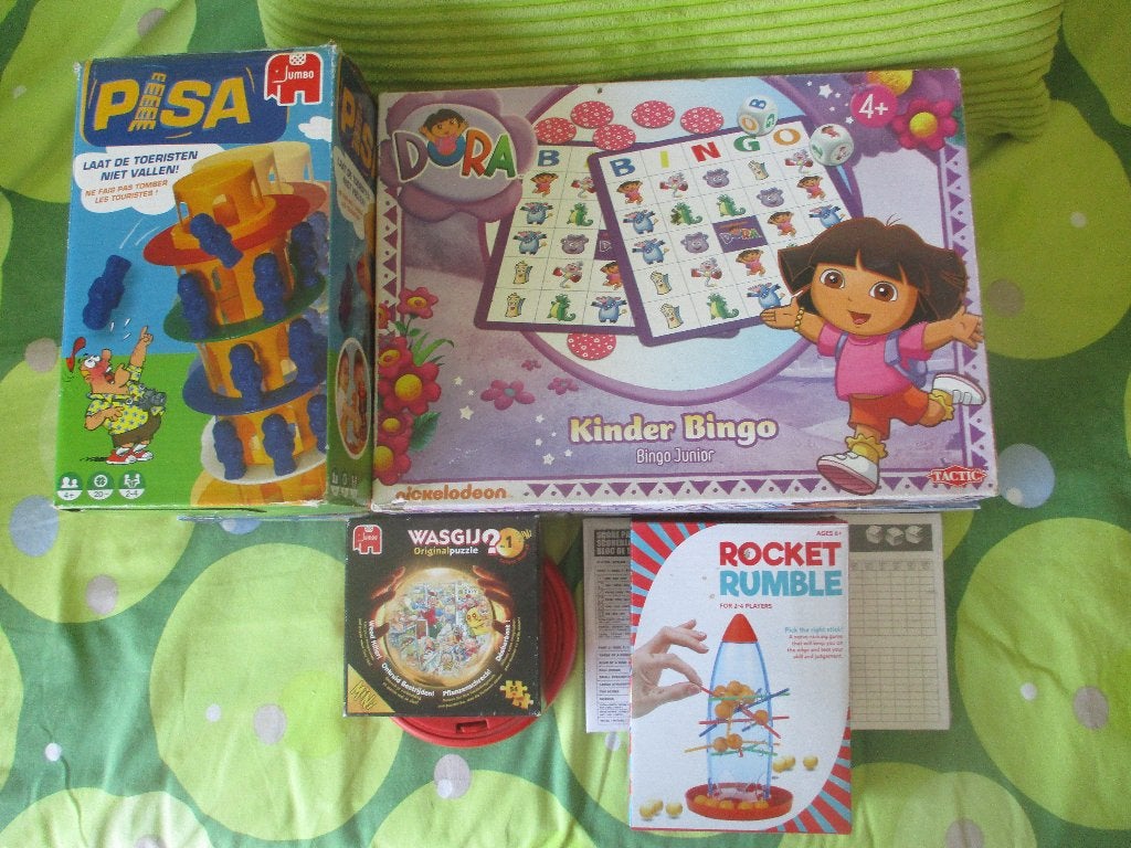 Doos met spelletjes compleet allerlei, Ophalen, Zo goed als nieuw, Vijf spelers of meer, Reisspel