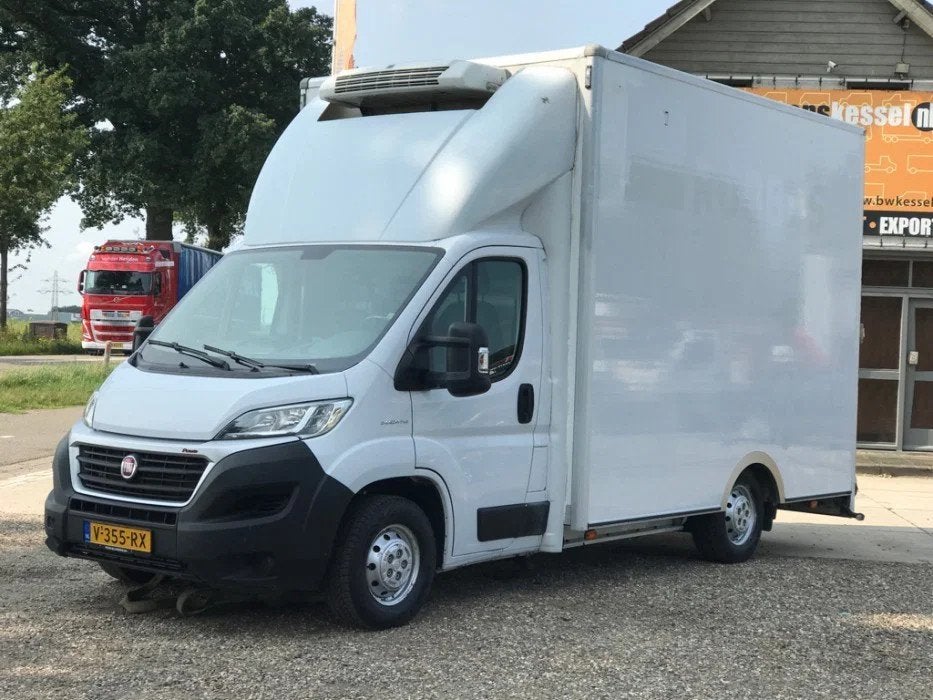 Fiat Ducato 2.3 MultiJet 130 kW Euro 6 Koelkoffer Motor Scha, Auto's, Bestelauto's, Gebruikt, Euro 6, Wit, Origineel Nederlands