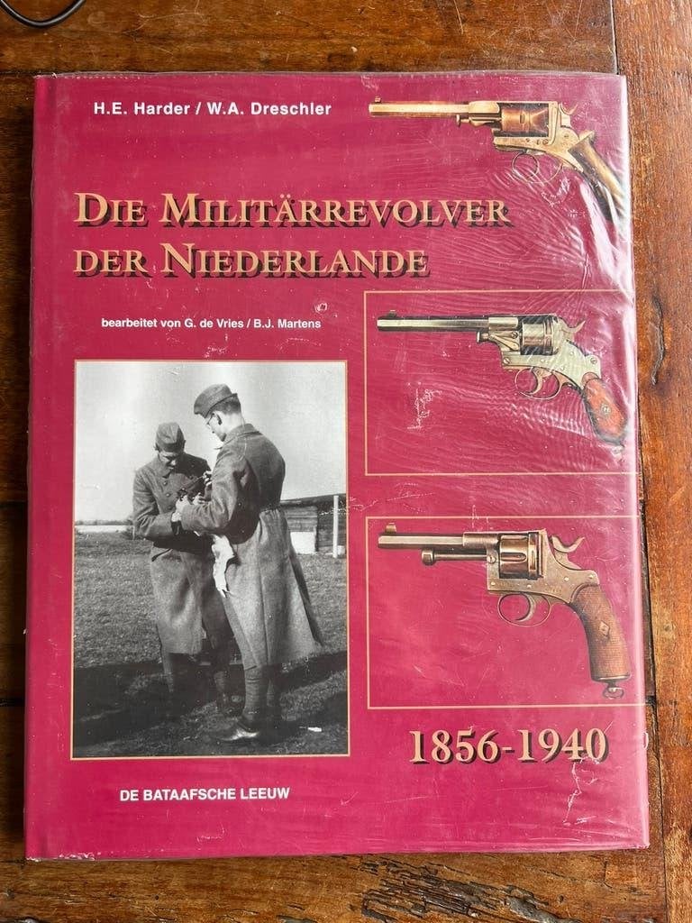 Nederlandse M1873 Revolver Naslagwerk Holster KNIL boek, Verzamelen, Verzenden, Nederland, Boek of Tijdschrift