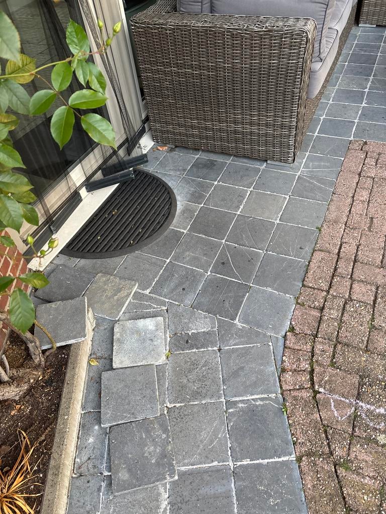 Gratis: 20m2 Vietnam blauwst tegel 20x20x2cm gratis afhalen, Tuin en Terras, Tegels en Klinkers, Ophalen, Gebruikt, Terrastegels