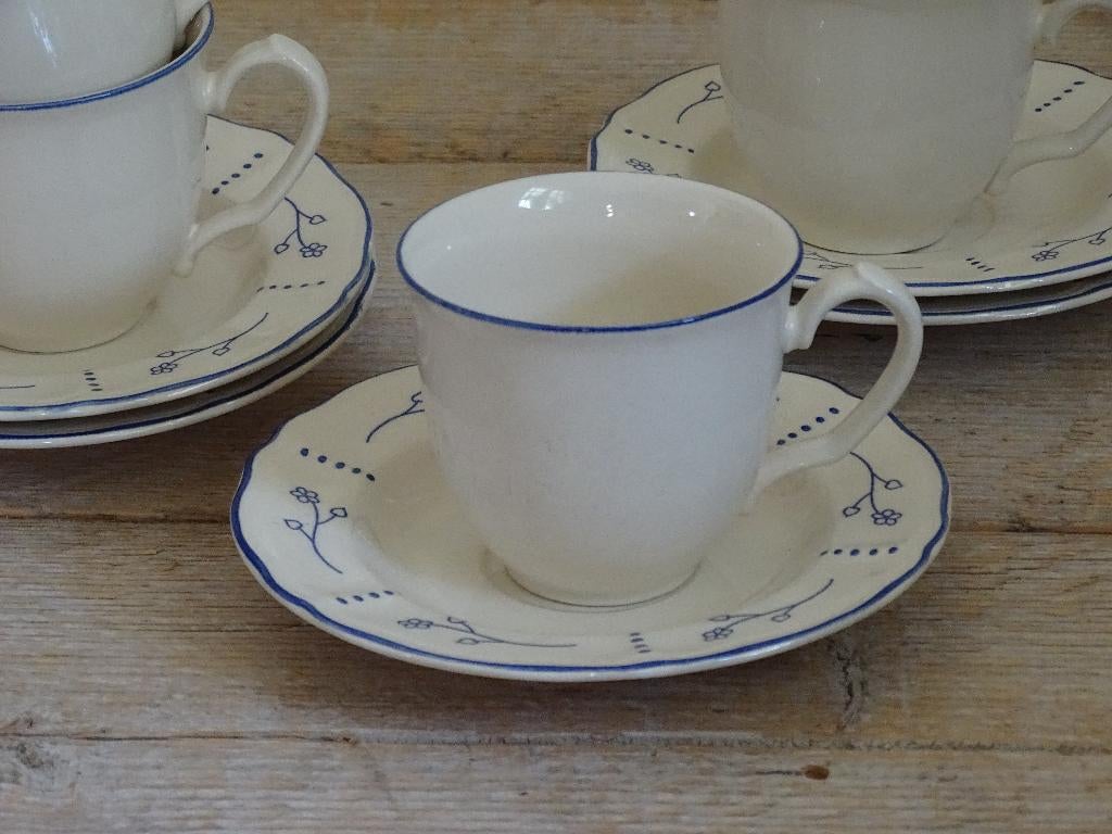Servies, IKEA, creme met blauw takje, zo goed als nieuw, Huis en Inrichting, Ophalen of Verzenden, Zo goed als nieuw, Overige stijlen