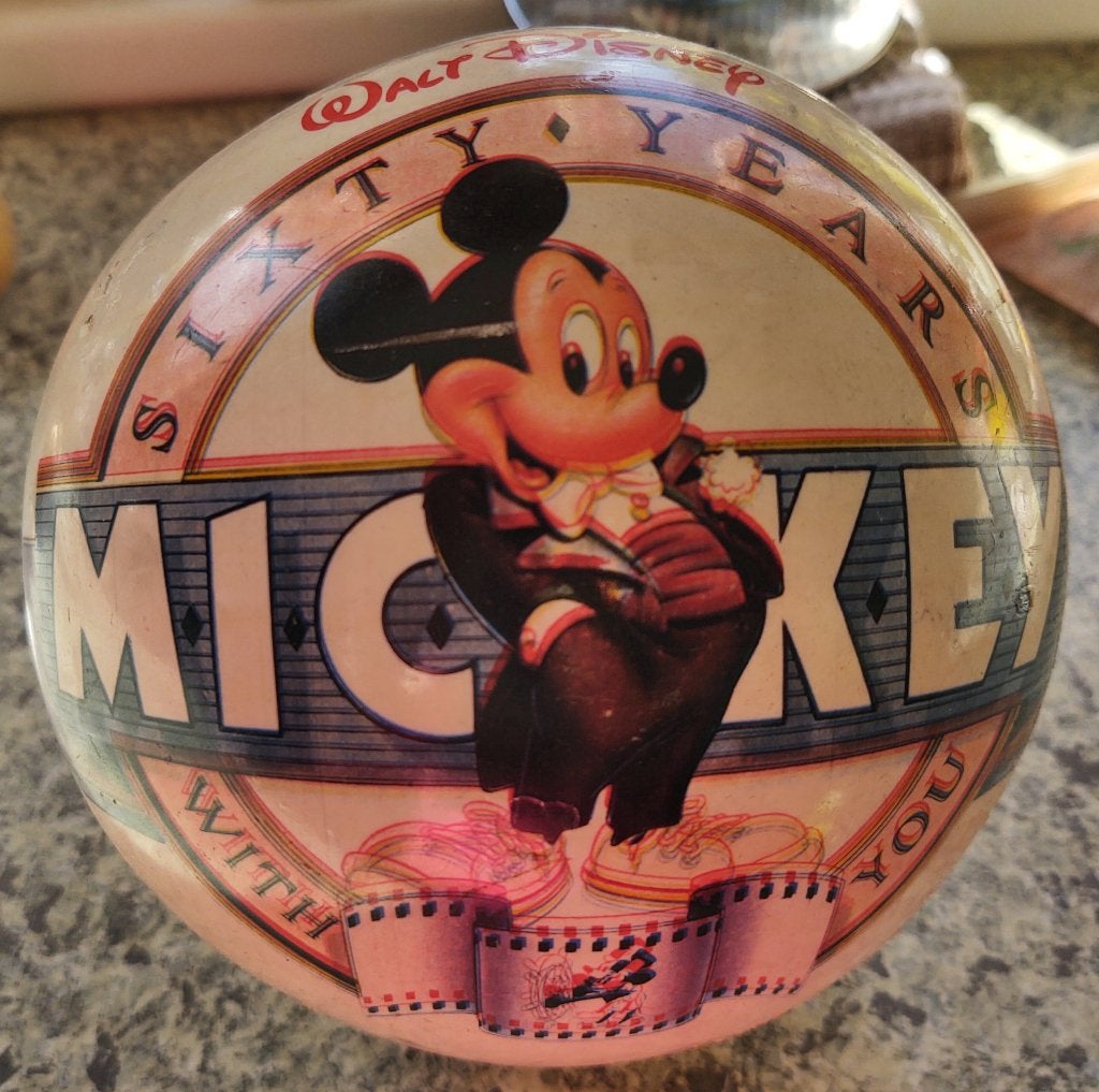 Vintage reclame bal Disney. Mickey Mouse 60 jaar, Verzenden, Mickey Mouse, Zo goed als nieuw, Overige typen