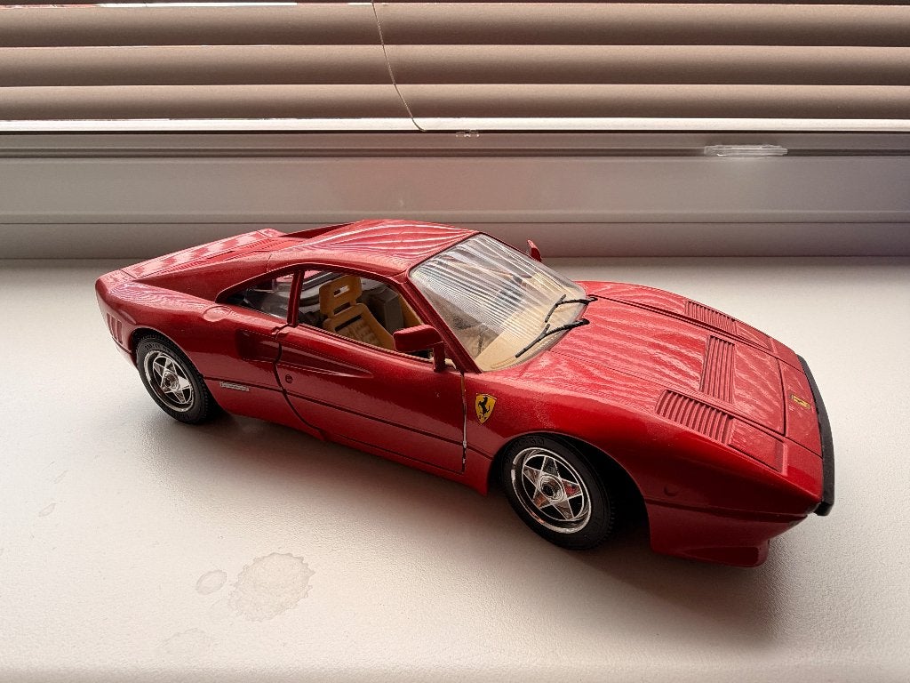 Bburago Ferrari GTO 1984 Rood schaal 01:18, Ophalen, Zo goed als nieuw, Auto, Bburago