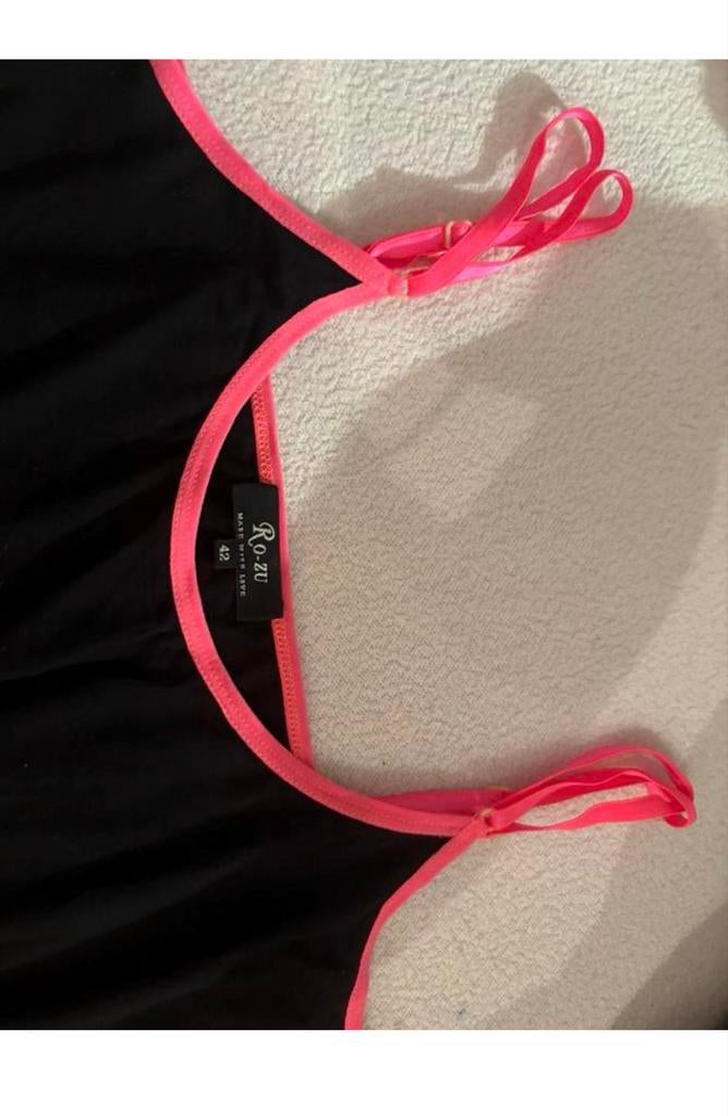 Ro-zu top zwart met roze bandjes maat 42, Kleding | Dames, Zwart, Maat 42/44 (L), Ophalen of Verzenden, Zonder mouw