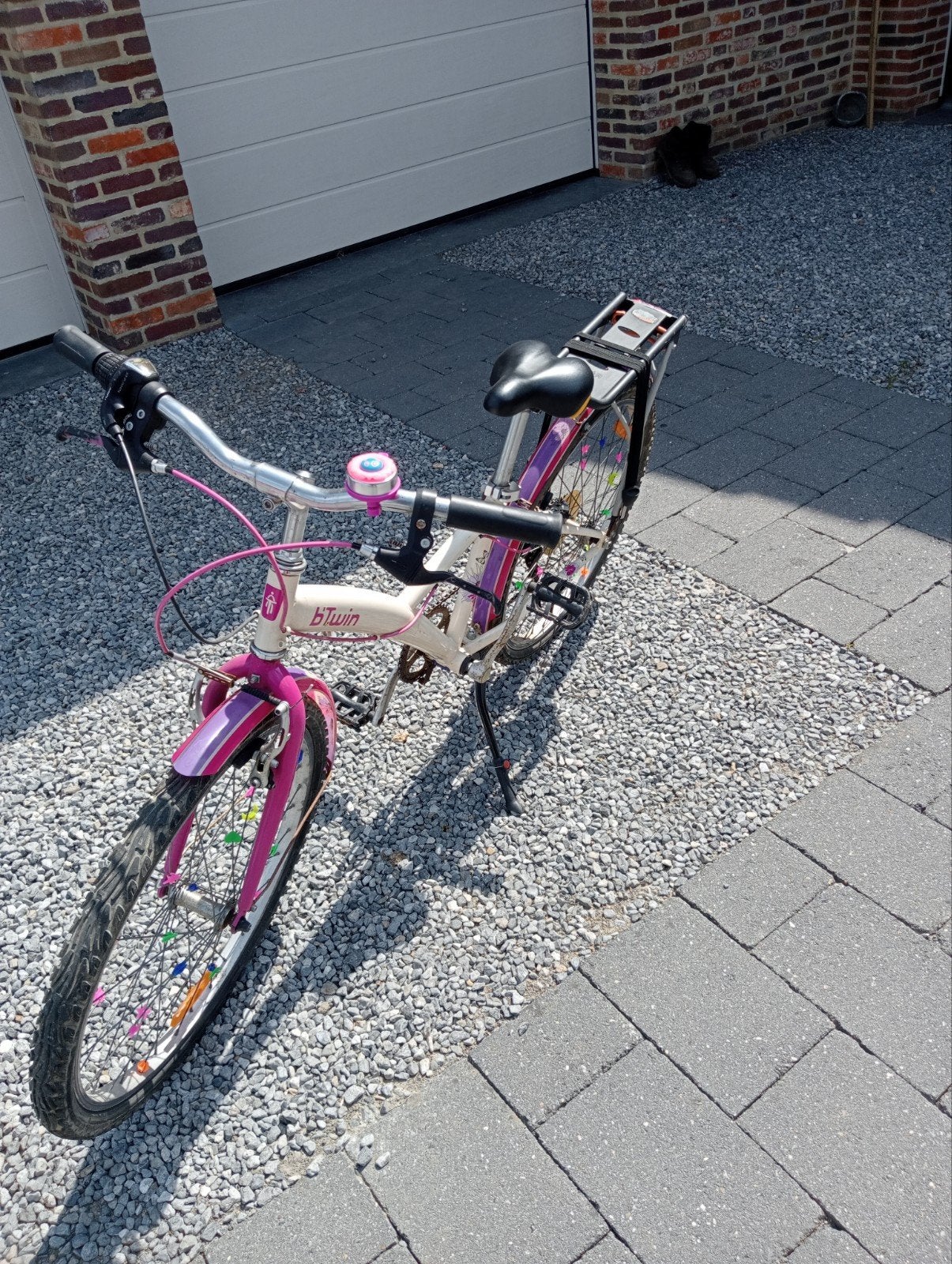 B'Twin kinderfiets 20 inch - roze/wit opstapklaar Moet weg!!, Gebruikt, Velgrem, Versnellingen, Ophalen of Verzenden