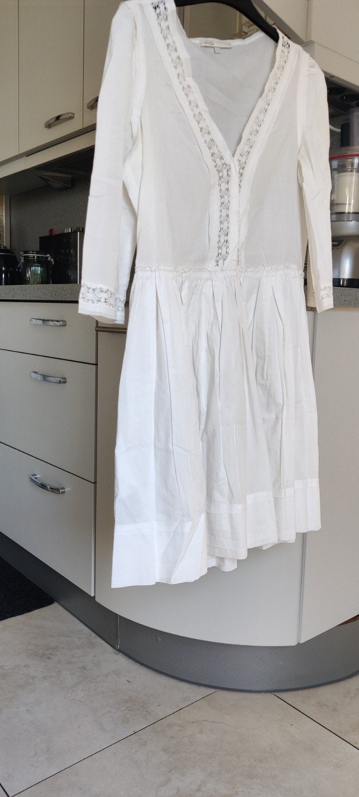 Maje witte zomer jurk maat 2  als nieuw  €229, Kleding | Dames, Ophalen of Verzenden, Zo goed als nieuw, Wit, Trouwjurk
