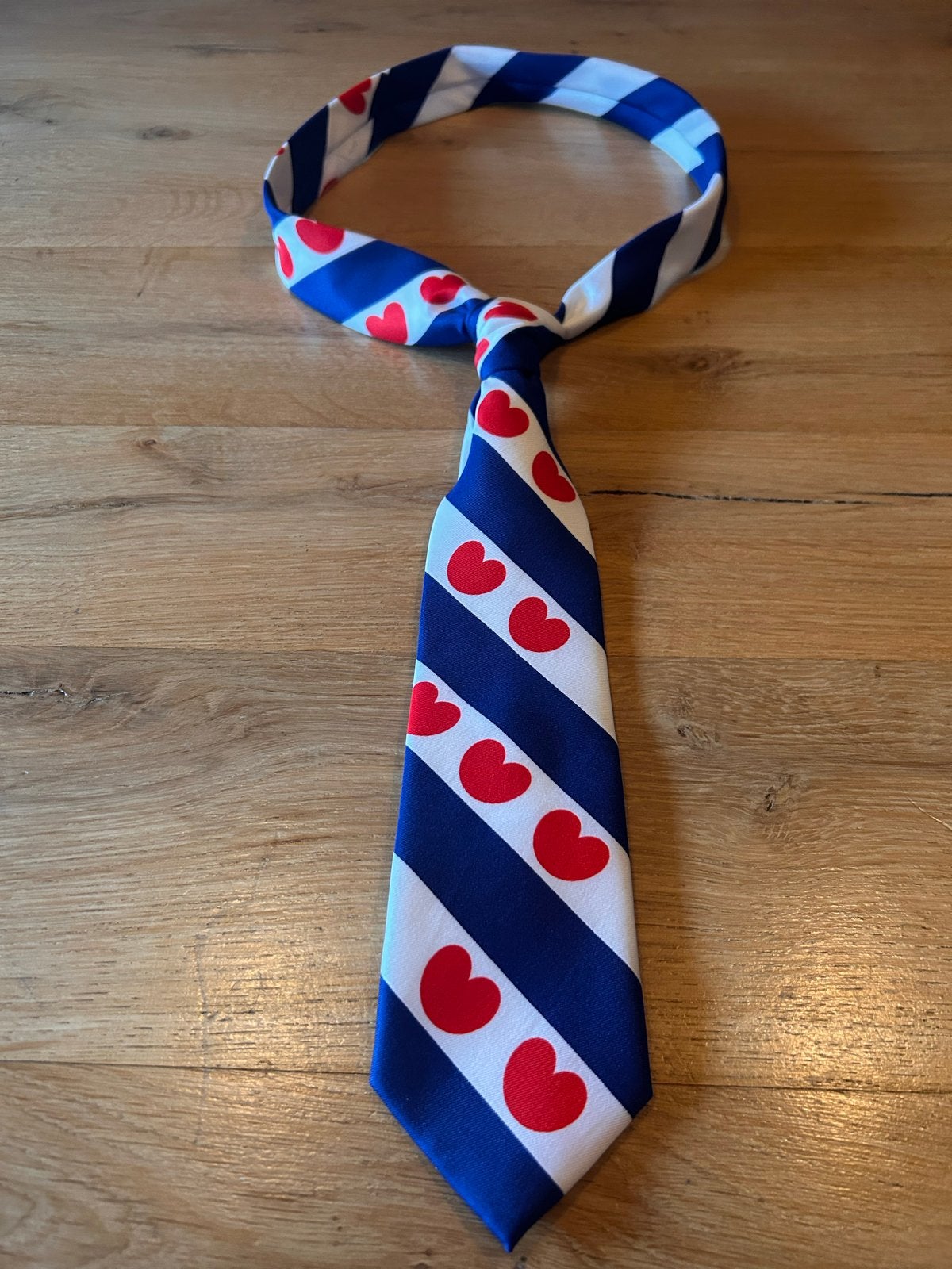 Friese stropdas - Perfect voor feestelijke gelegenheden!, Ophalen of Verzenden, Nieuw, Meerkleurig, Met patroon