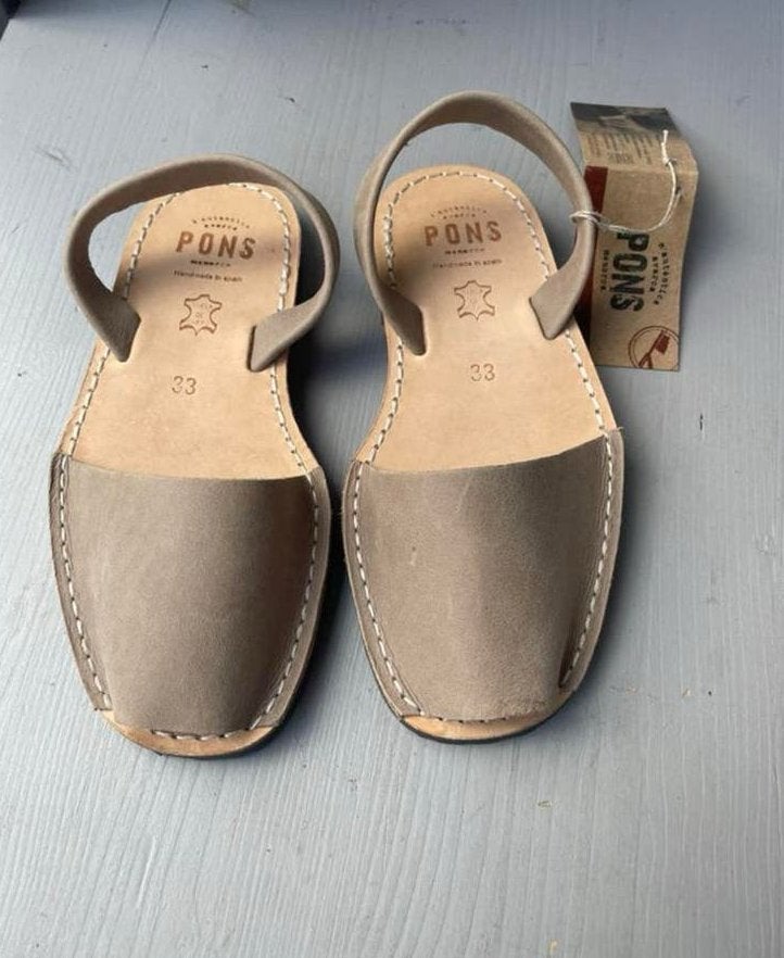 Leren slippers, Ophalen of Verzenden, Zo goed als nieuw, Meisje, Overige typen