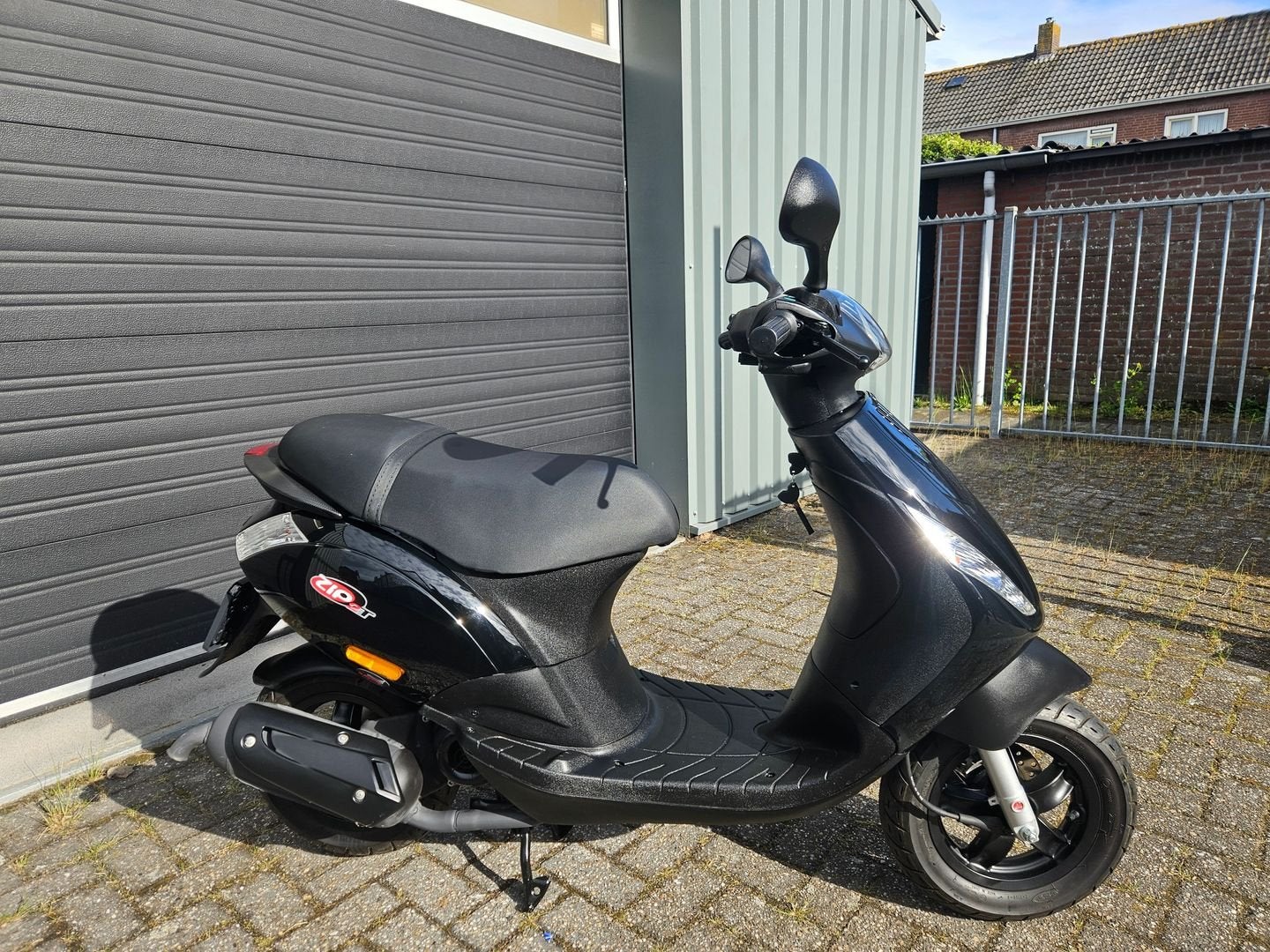 PIAGGIO ZIP 50 2-TAKT BROM BJ2016 ZWART  684KM NIEUWSTAAT!!, Maximaal 45 km/u, Onbekend, Ophalen of Verzenden, Zo goed als nieuw