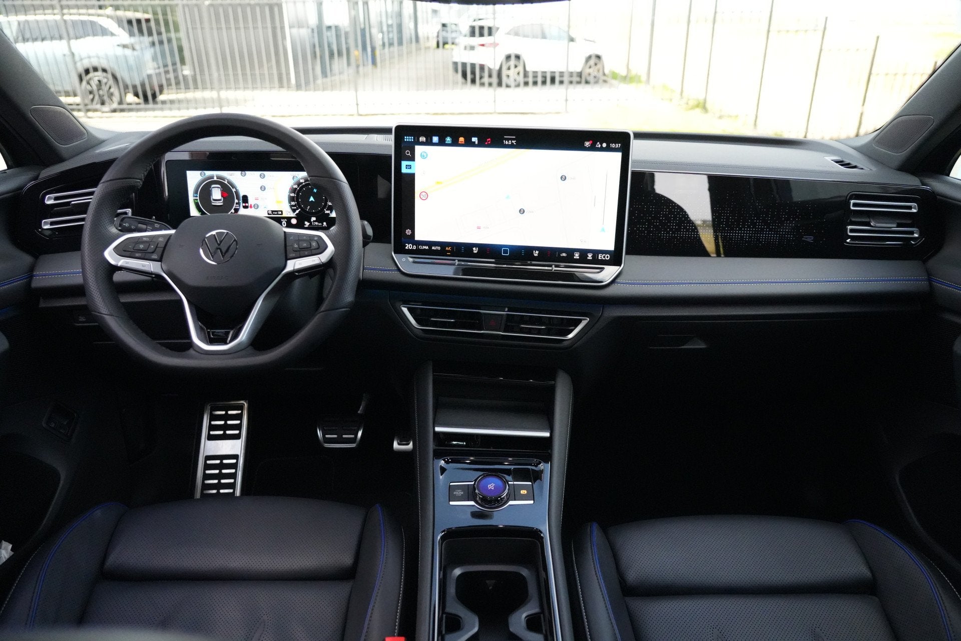 Volkswagen Tiguan 1.5 eHybrid R-Line Edition Panoramadak/Tre, Auto's, Volkswagen, Zwart, 4 cilinders, SUV of Terreinwagen, Te koop