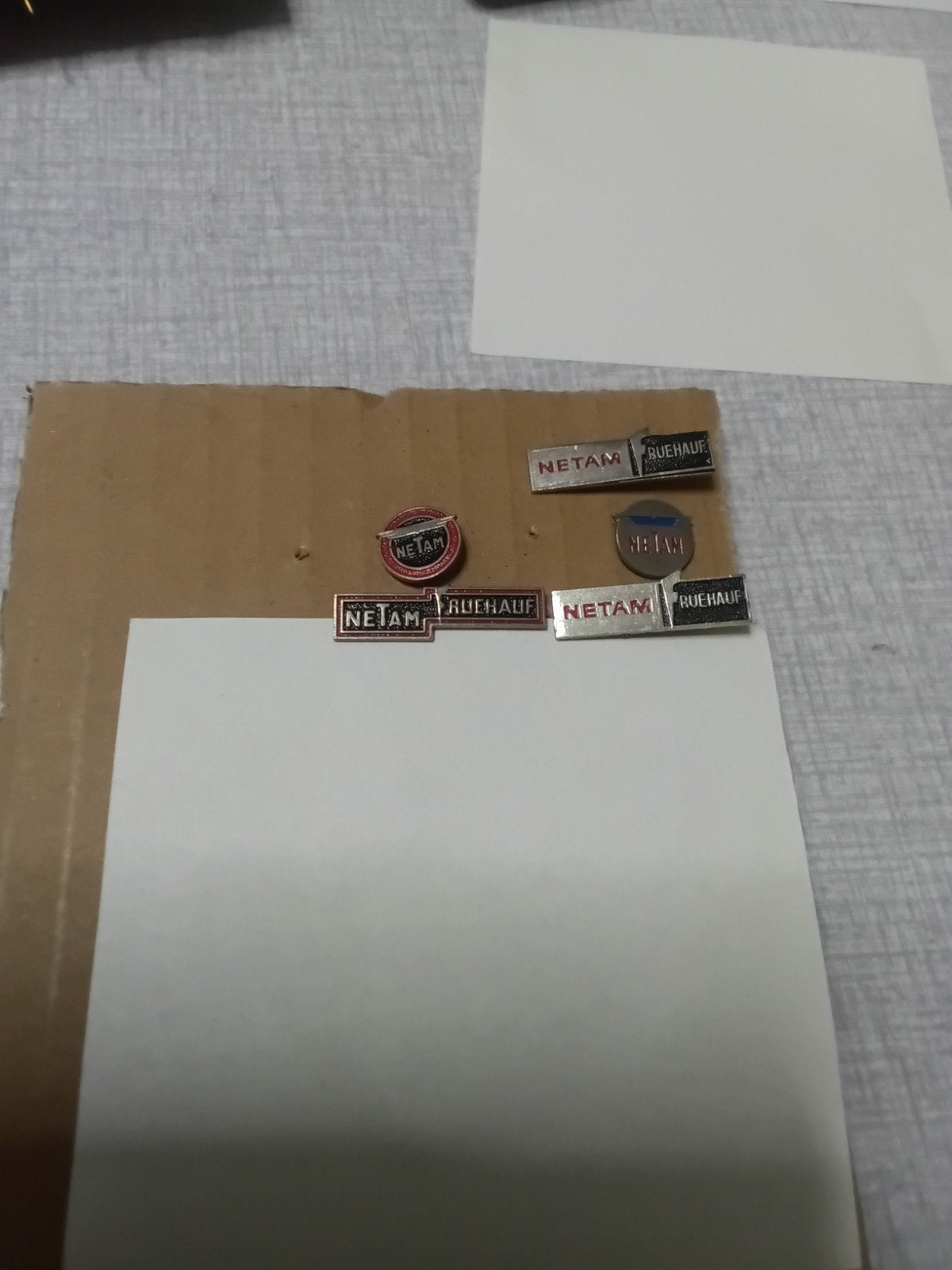 Metalen speldjes van ,Netam- Freuhauf., Verzamelen, Speldjes, Pins en Buttons, Ophalen of Verzenden, Gebruikt, Overige onderwerpen