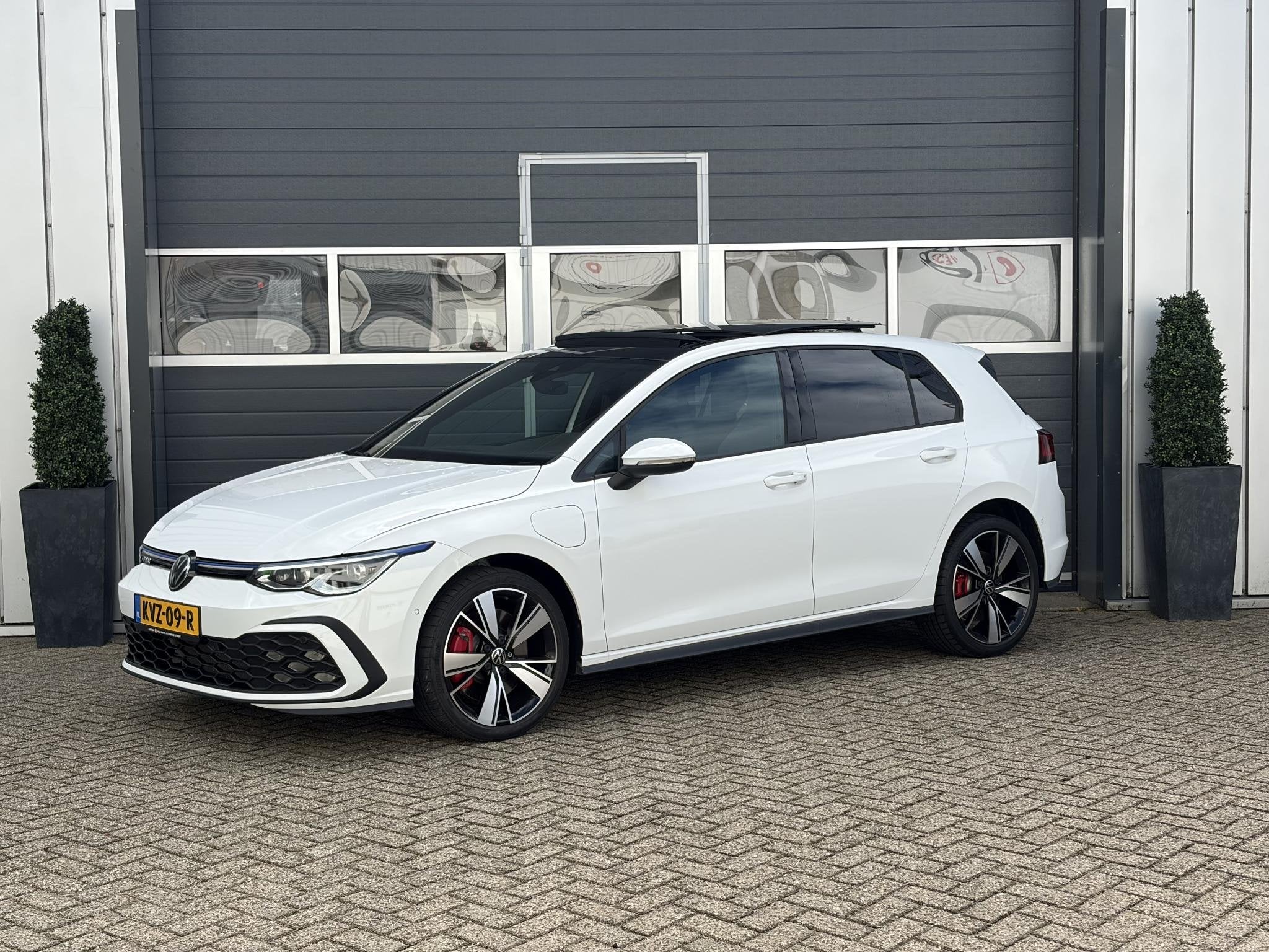 Volkswagen Golf 1.4 eHybrid GTE | Pano | Camera | Keyless |, Auto's, Stof, Euro 6, 4 cilinders, Wit