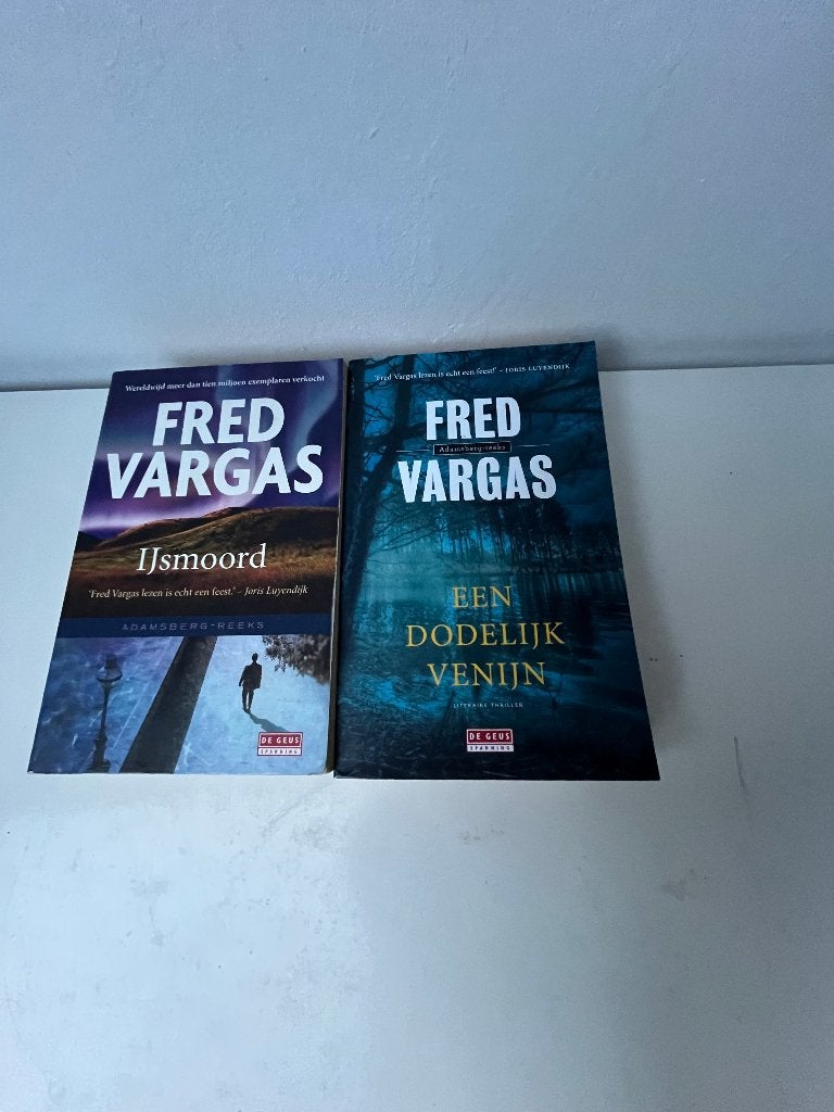 Fred Vargas - IJsmoord & een dodelijk venijn, Ophalen of Verzenden, Gelezen