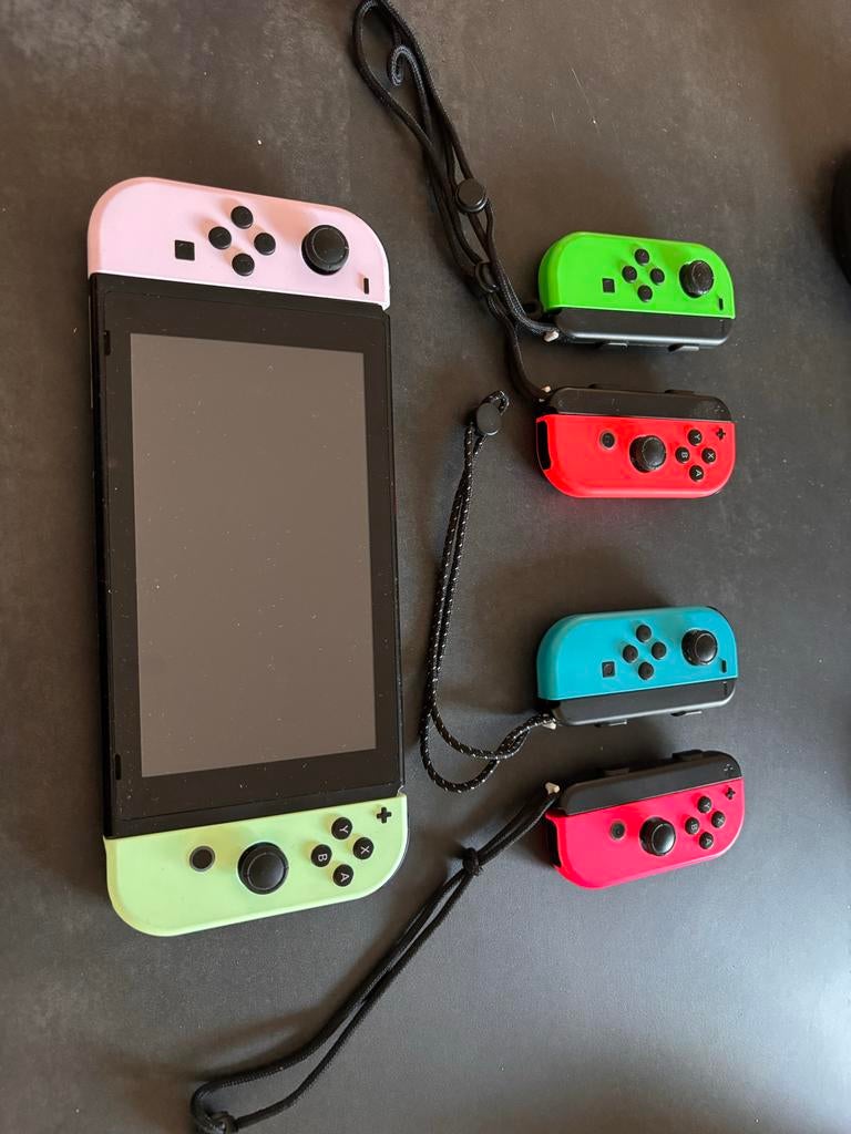 Nintendo Switch met extra controllers en accessoires, Spelcomputers en Games, Spelcomputers | Nintendo Switch, Zo goed als nieuw