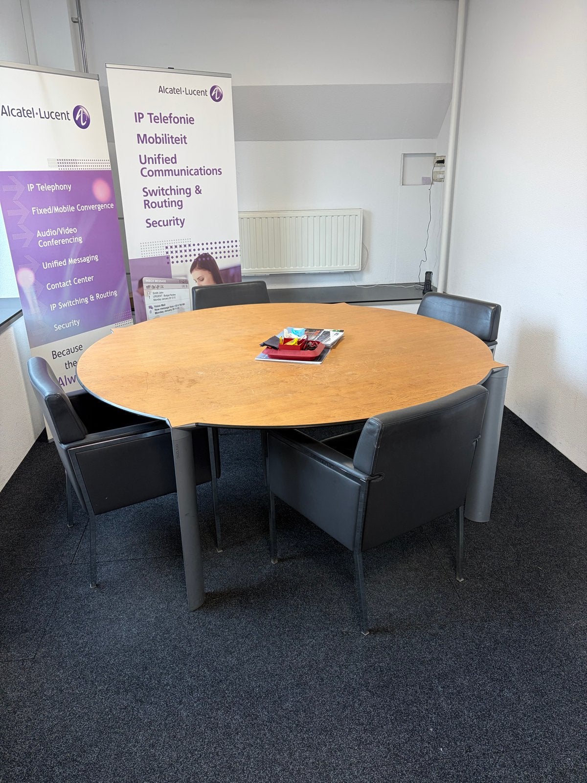Grote kantoortafel met 4 luxe leren stoelen, Ophalen, Overige typen, Gebruikt, Hout