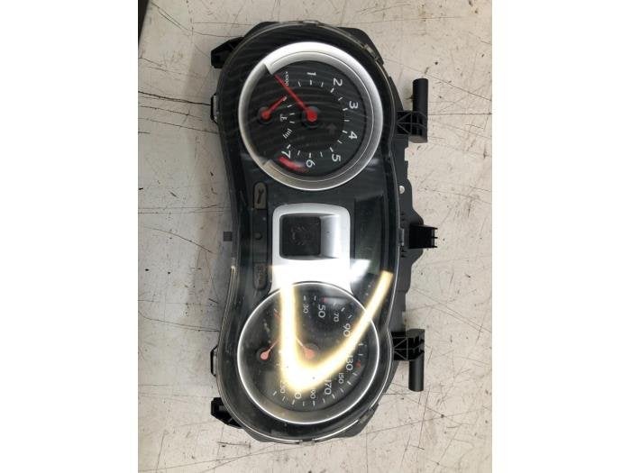 Instrumentenpaneel van een Renault Clio, Gebruikt, -, Renault, -