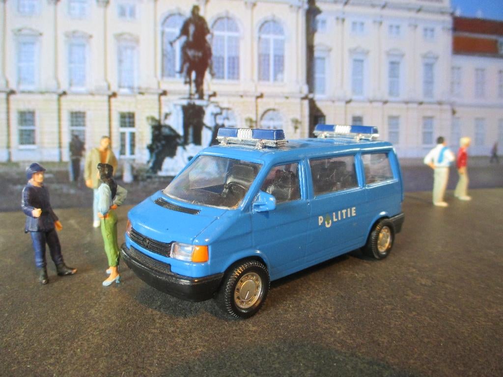 1/43 Volkswagen T4 Transporter Politie blauw !, Ophalen of Verzenden, Zo goed als nieuw, Auto, Overige merken