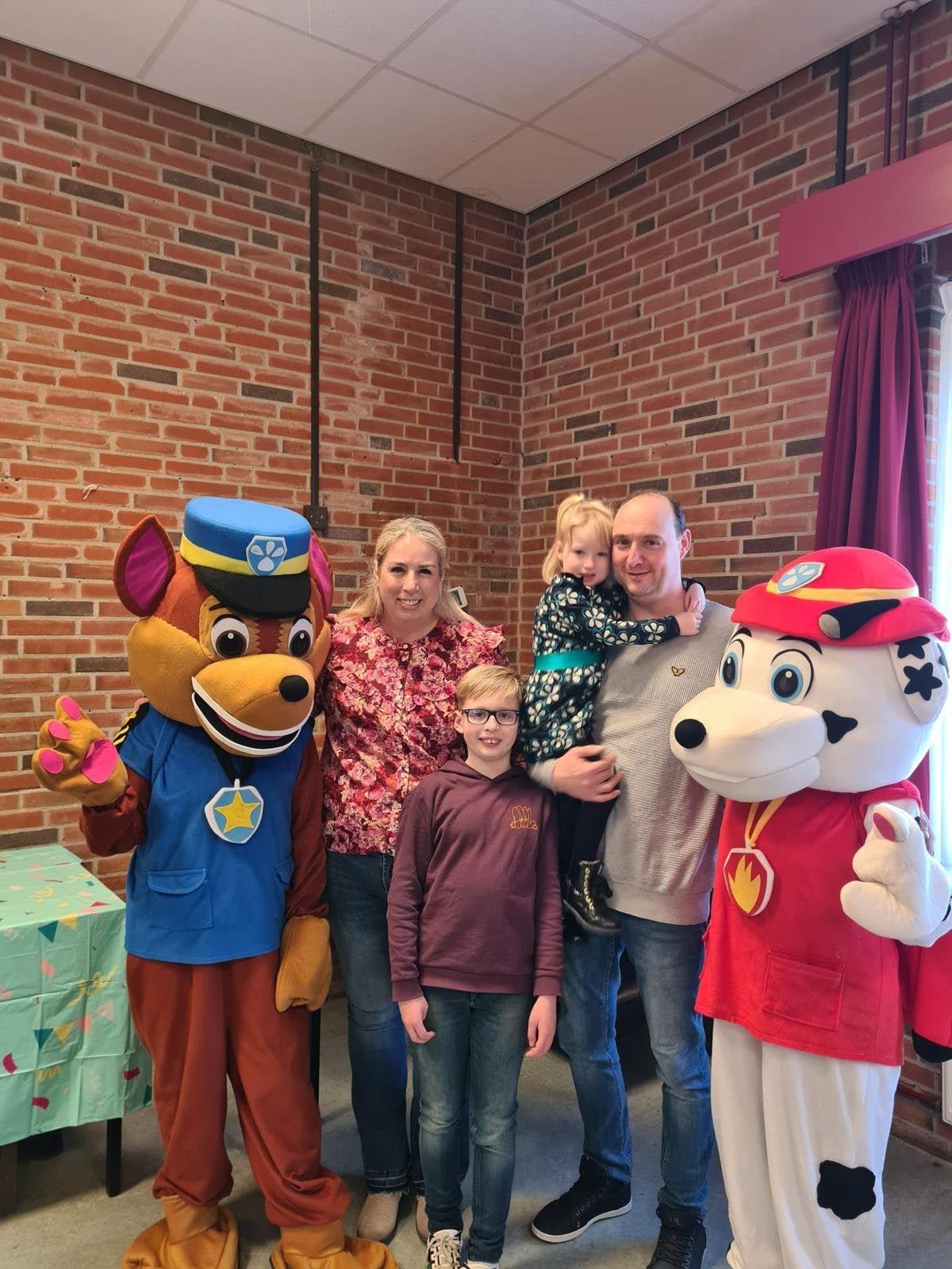 Paw Patrol mascotte (Chase, Marshal of Skye) met acteur!, Ophalen, Zo goed als nieuw, Verjaardag