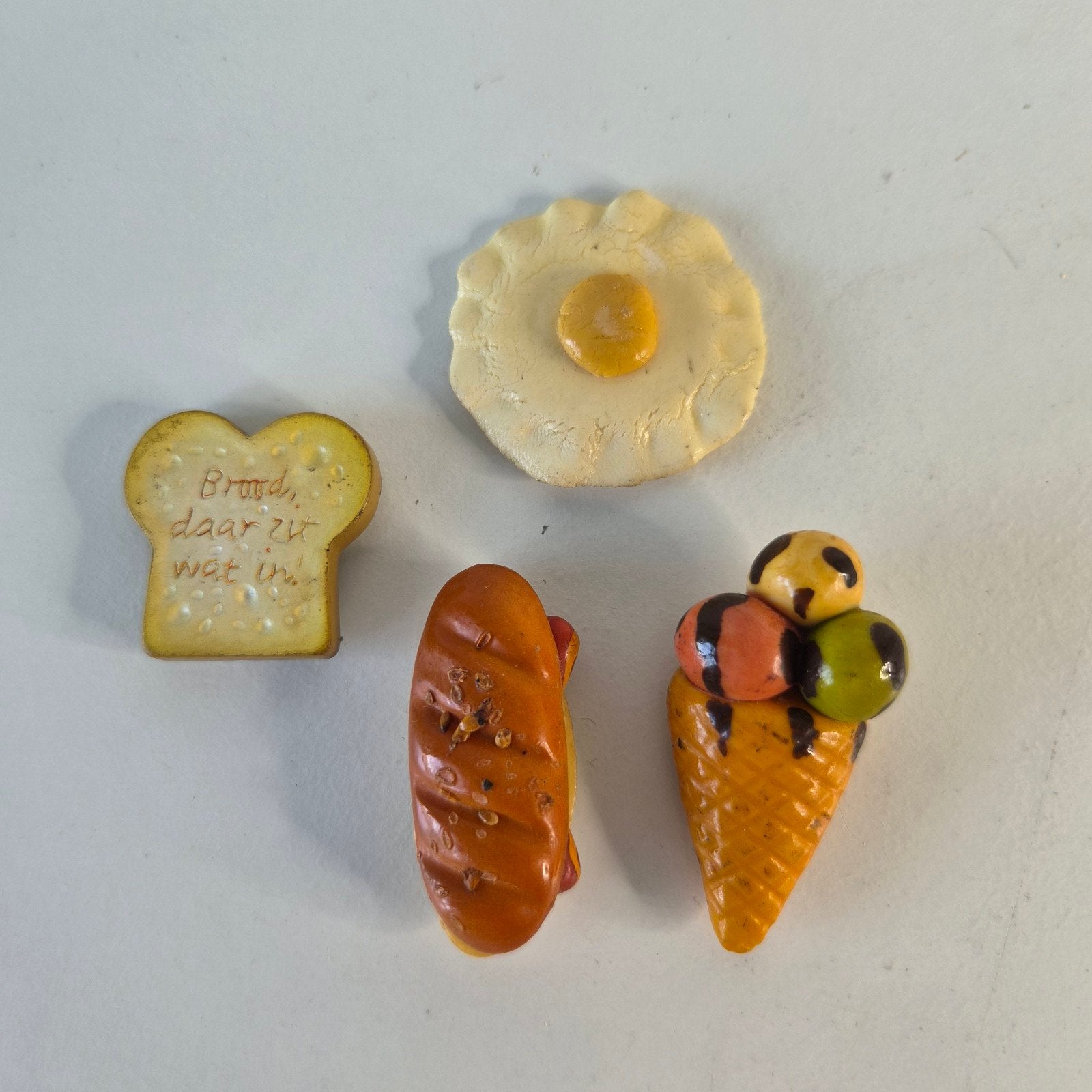 Koelkastmagneten x4 3D brood ei hot dog ijs, Ophalen of Verzenden, Zo goed als nieuw, Meerkleurig, Kunststof
