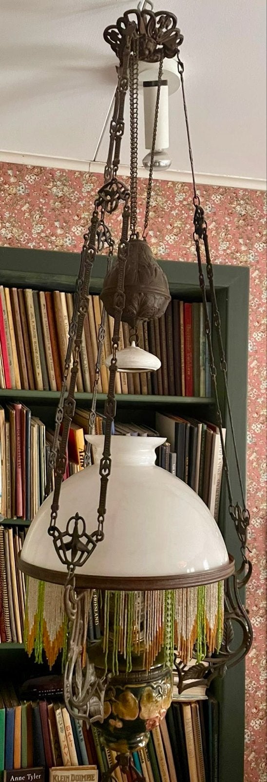 Antieke olielamp met glazen kap en kralenrand, Ophalen