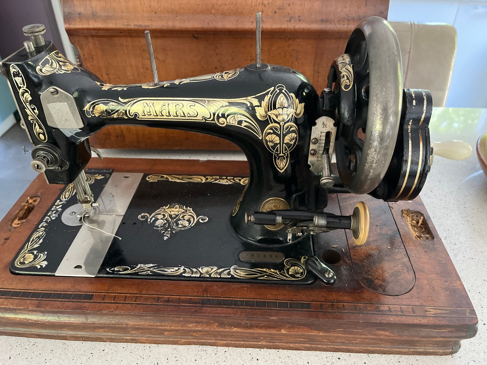 Antieke Mars Naaimachine met Houten Koffer, Ophalen