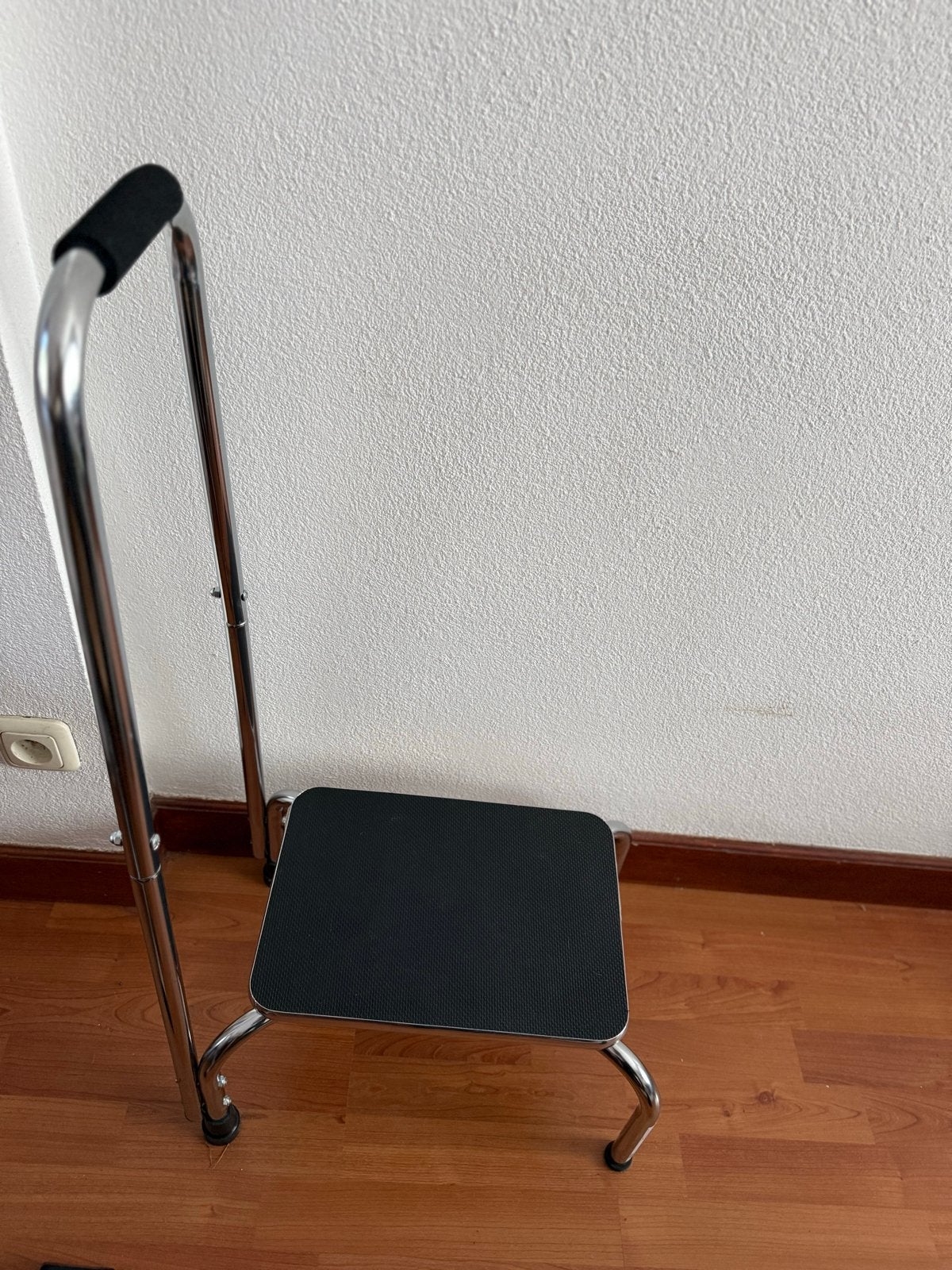 Sta-op hulp: een stevige opstapkruk met 1 handgreep, Ophalen of Verzenden, Lichtgewicht, Gebruikt