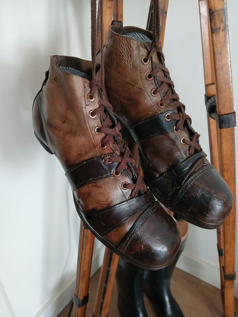 Antieke voetbalschoenen, Antiek en Kunst, Ophalen of Verzenden