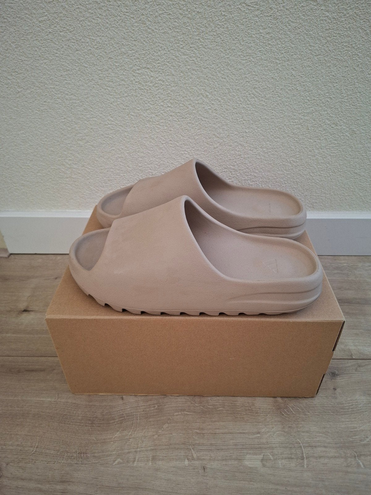 YEEZY SLIDE, Slippers, Overige kleuren, Ophalen of Verzenden, Adidas Yeezy