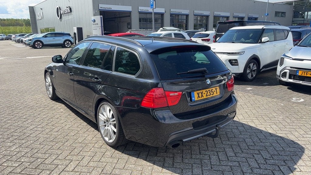 BMW 3-serie Touring 320i Luxury 170pk Clima Trekhaak 1400kg., Euro 5, 4 cilinders, Zwart, Handgeschakeld