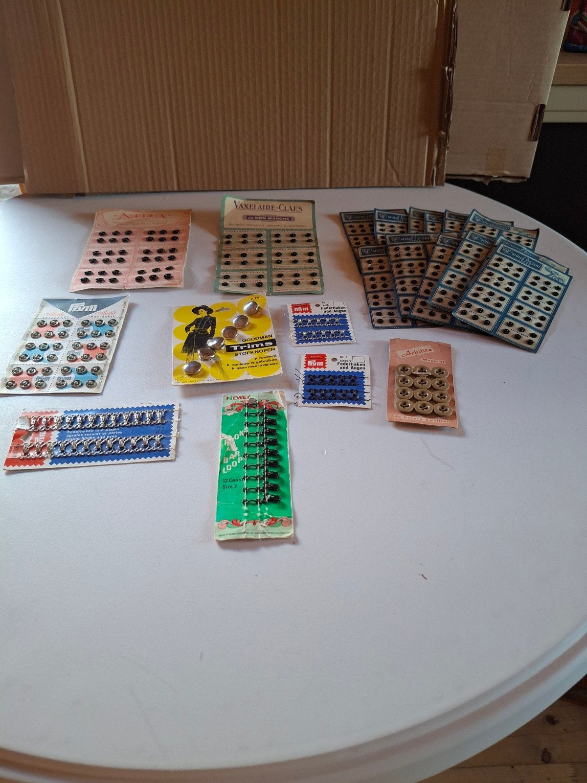 drukknopen en haakjes en ogen, Hobby en Vrije tijd, Ophalen of Verzenden, Knoop of Knopen