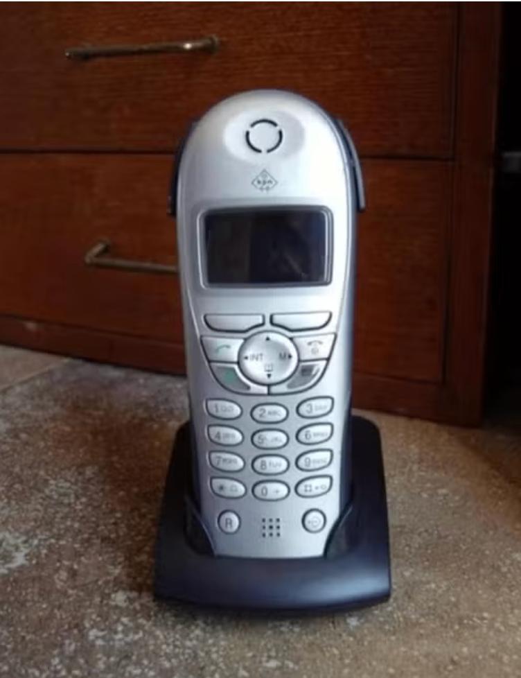 KPN Chicago 500E (handset met oplader) 500 E Nieuwstaat!, Telecommunicatie, 1 handset, Ophalen of Verzenden, Zo goed als nieuw