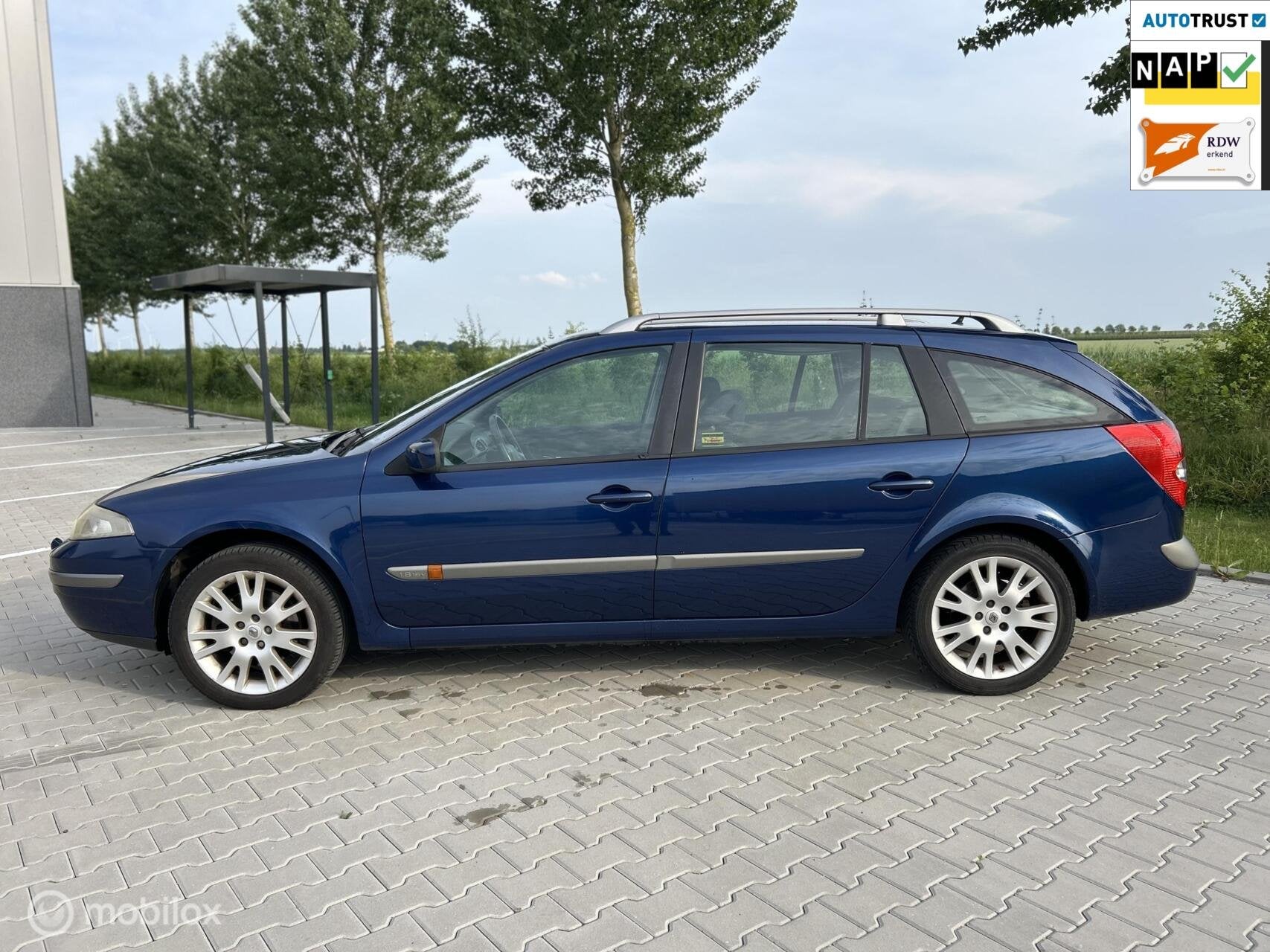 Renault Laguna Grand Tour 1.8-16V Dynamique|NAP|APK|AIRCO|, Laguna, 4 cilinders, 1290 kg, Blauw