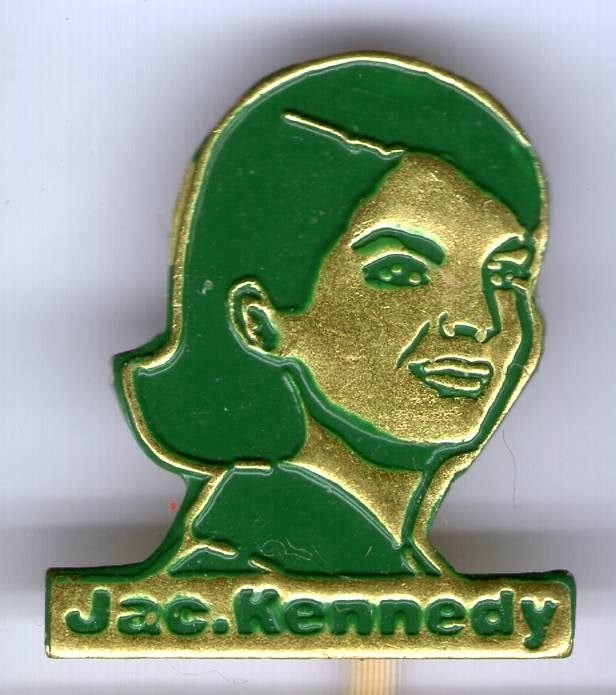 Jac. Kennedy groen op koper speldje ( S_027), Verzenden, Zo goed als nieuw, Figuurtje, Speldje of Pin