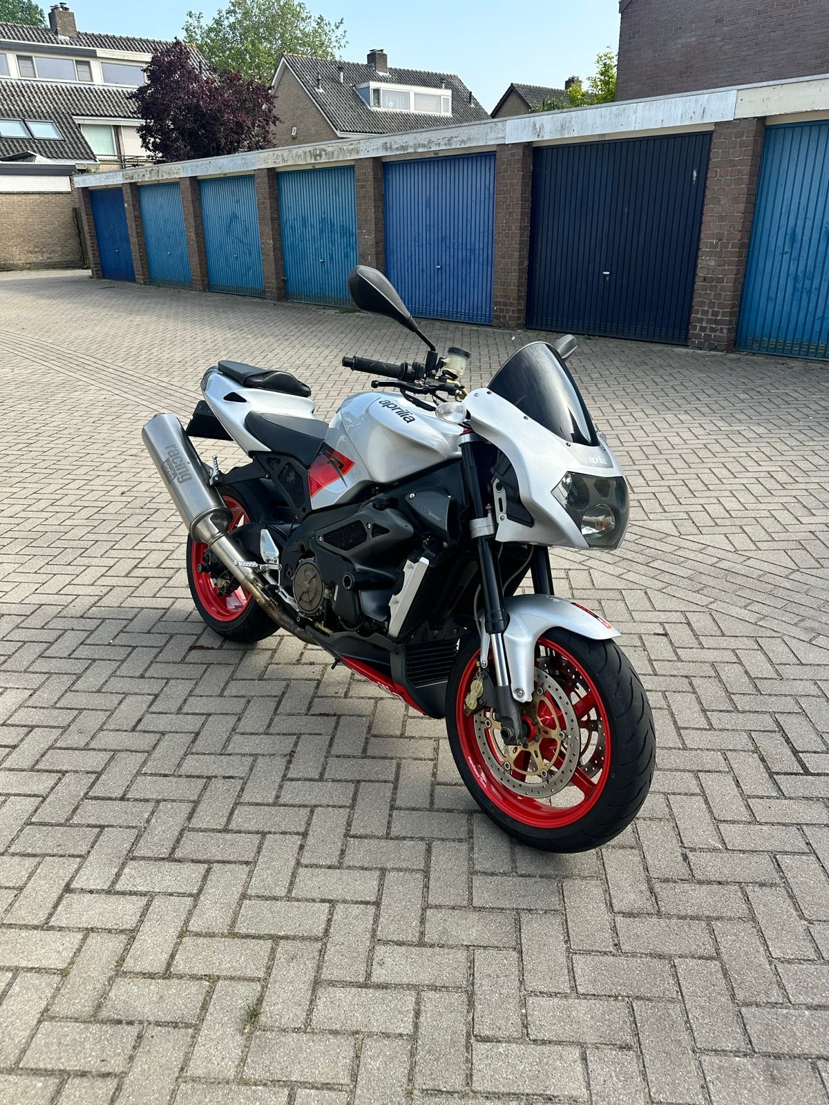 Aprilia Tuono RSV1000 - Goed onderhouden, veel vernieuwd, 2 cilinders, Sportuitlaat, Motorrijbewijs A, Gebruikt