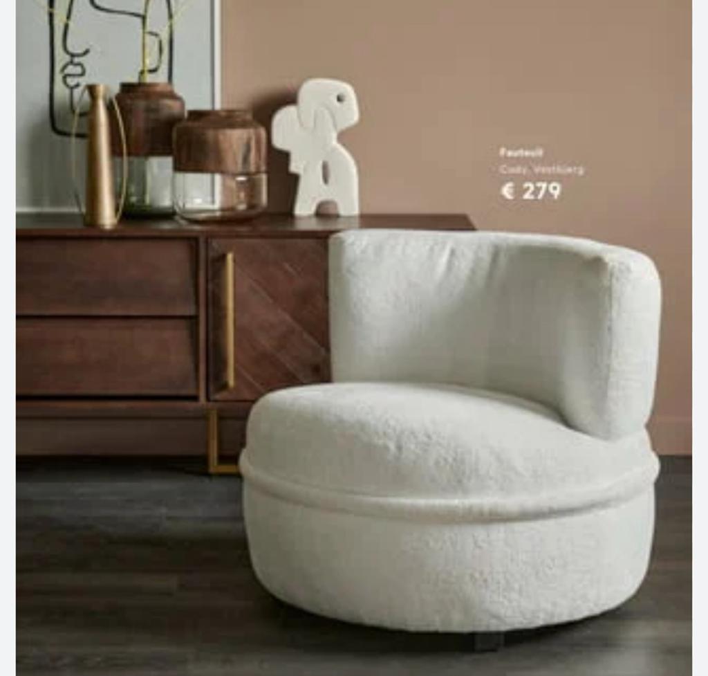 Twee witte loungestoelen van Fonq, Ophalen, Zo goed als nieuw, Wit, Twee