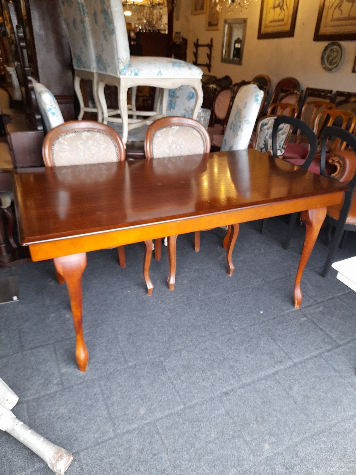 Queen ann recht hoekig eettafel, Ophalen
