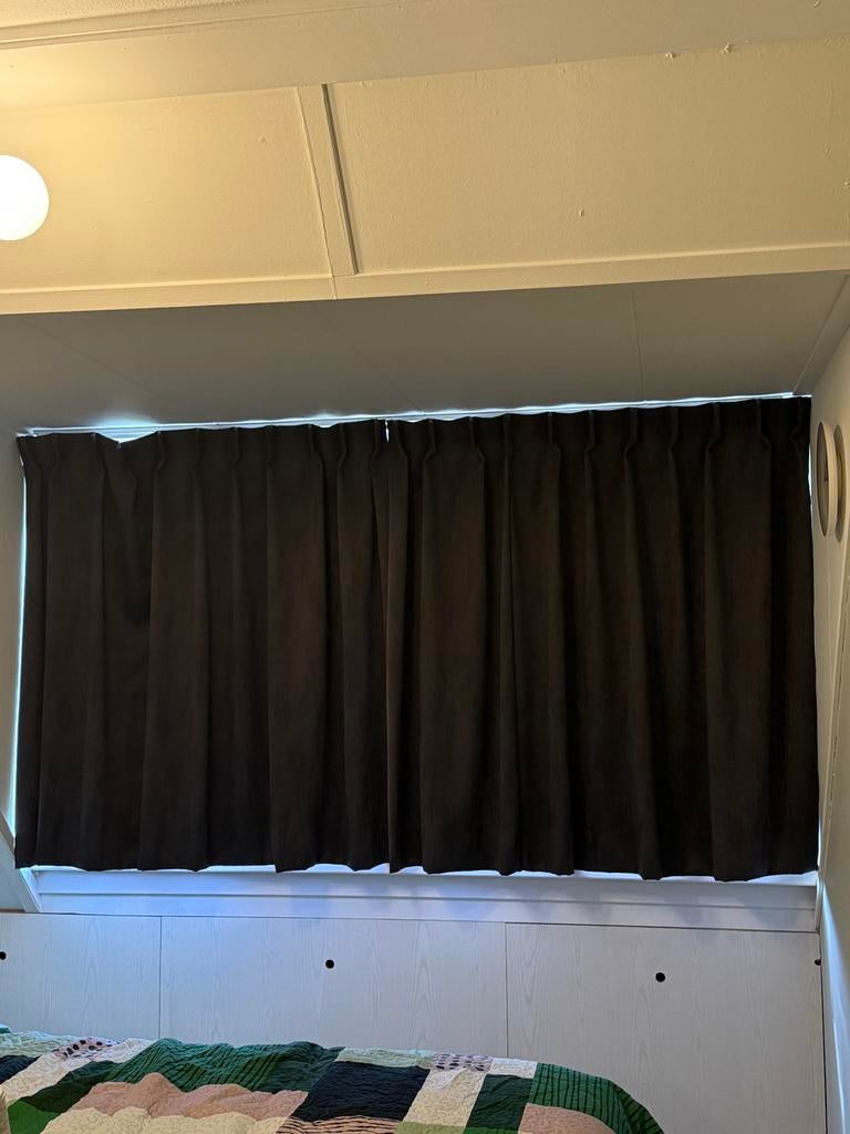 Gordijn (curtain dark gray), Huis en Inrichting, Stoffering | Gordijnen en Lamellen, Ophalen, 200 cm of meer