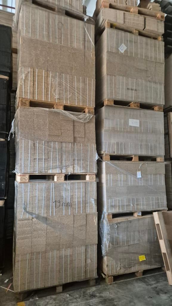 Spaanplaat broodjes ruim 30 pallets, Ophalen