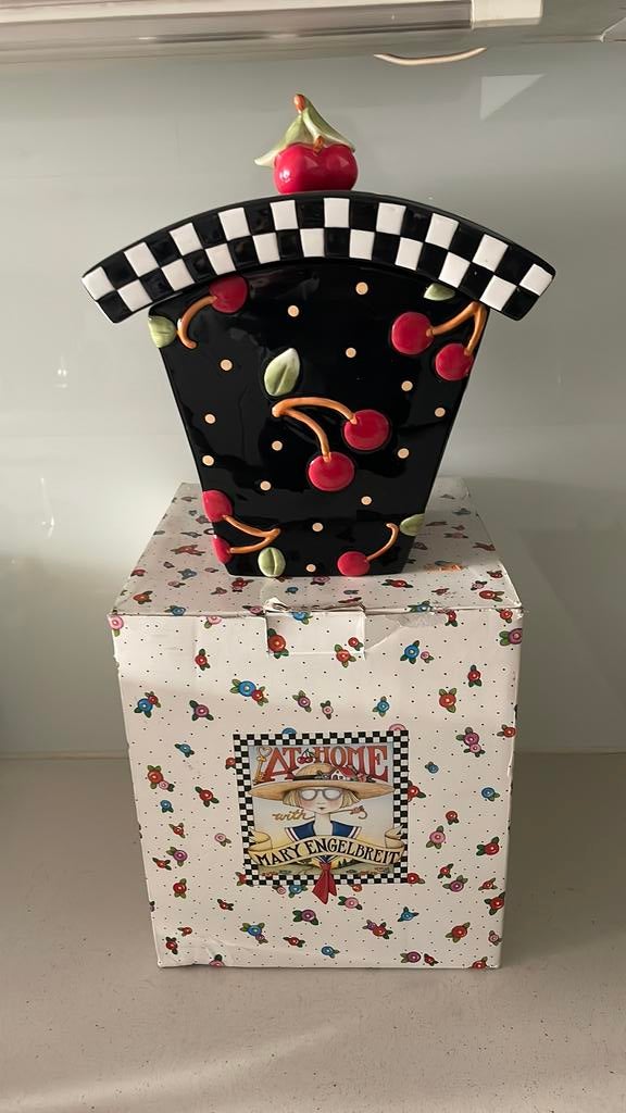 Koekjesdoos. Cookie jar van MaryEngelbreit., Keramiek, Nieuw, Ophalen of Verzenden, Schaal of Schalen