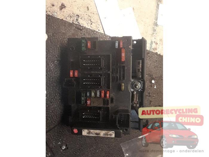 Zekeringkast van een Peugeot 206, Auto-onderdelen, Elektronica en Kabels, Peugeot, Gebruikt, 3 maanden garantie, Ophalen
