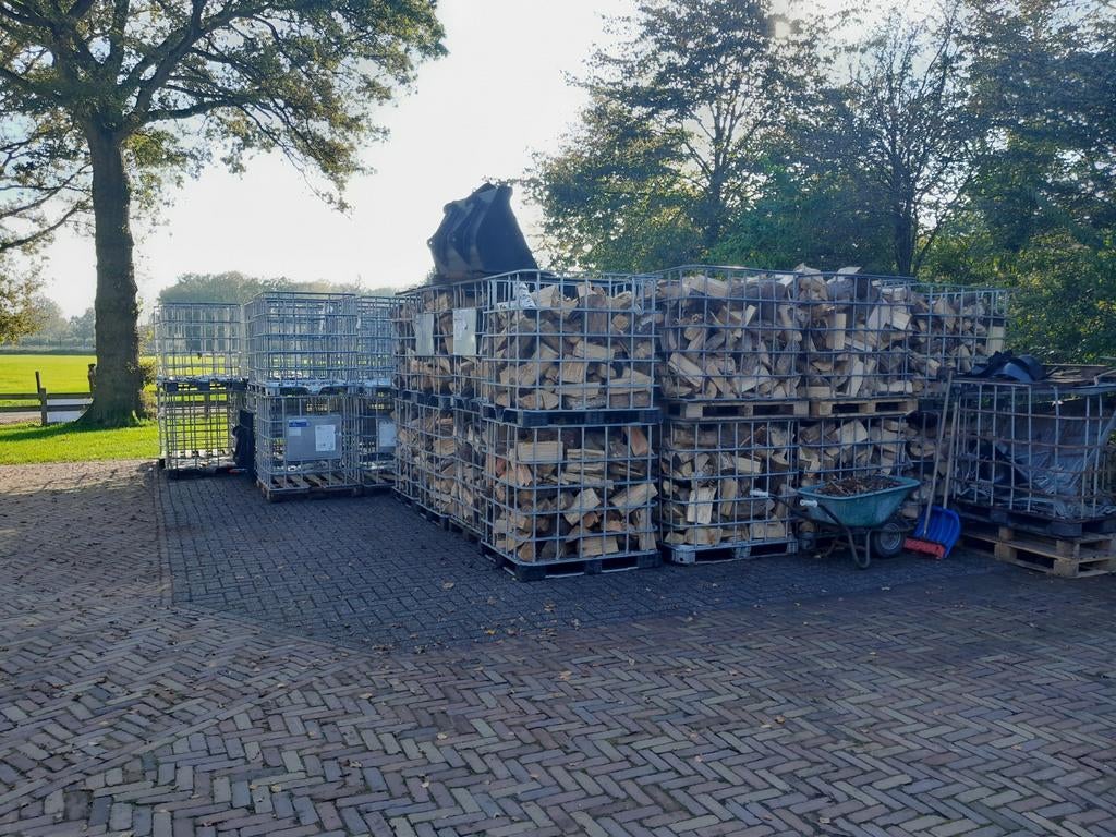 Droog Brandhout,€ 125 p/m3 Eiken(85%), Essen(15%), 6 m³ of meer, Ophalen of Verzenden, Eikenhout, Blokken