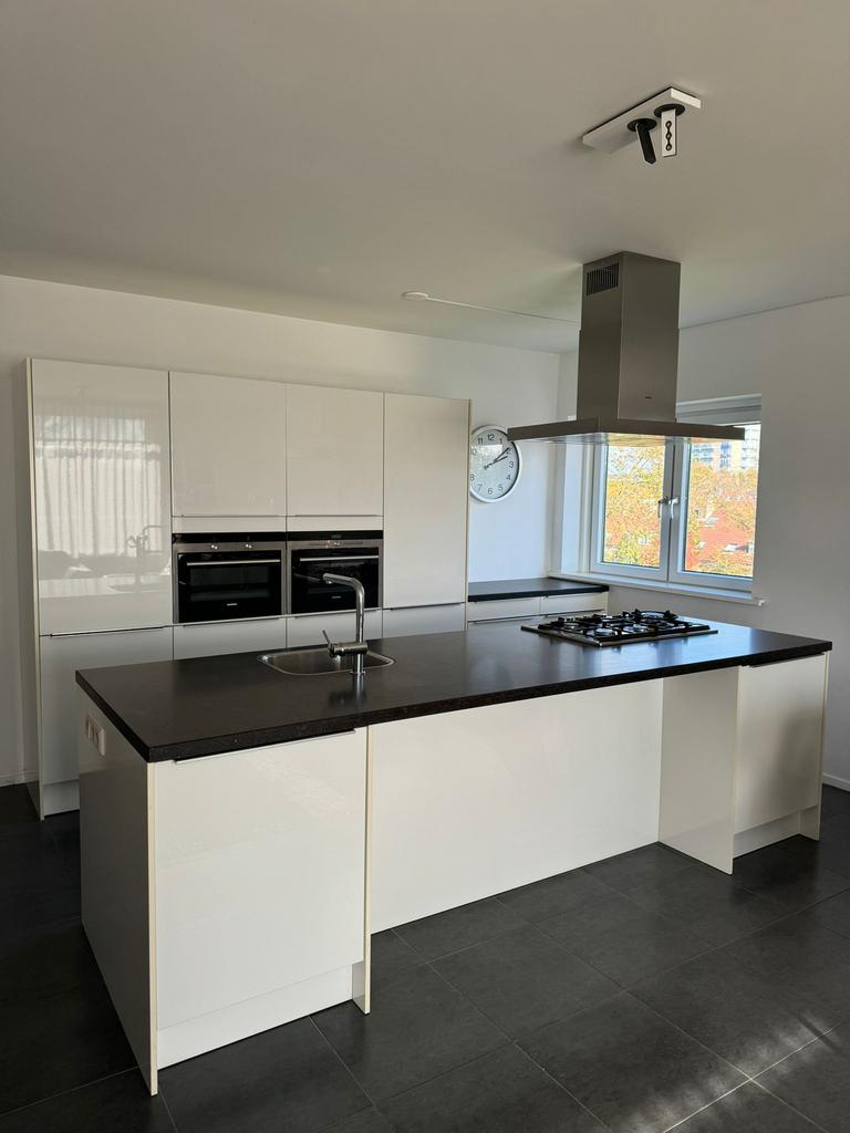 Compleet Net Modern Kookeiland + Siemens + GEDEMONTEERD, Wit, Overige typen, Ophalen of Verzenden, Zo goed als nieuw