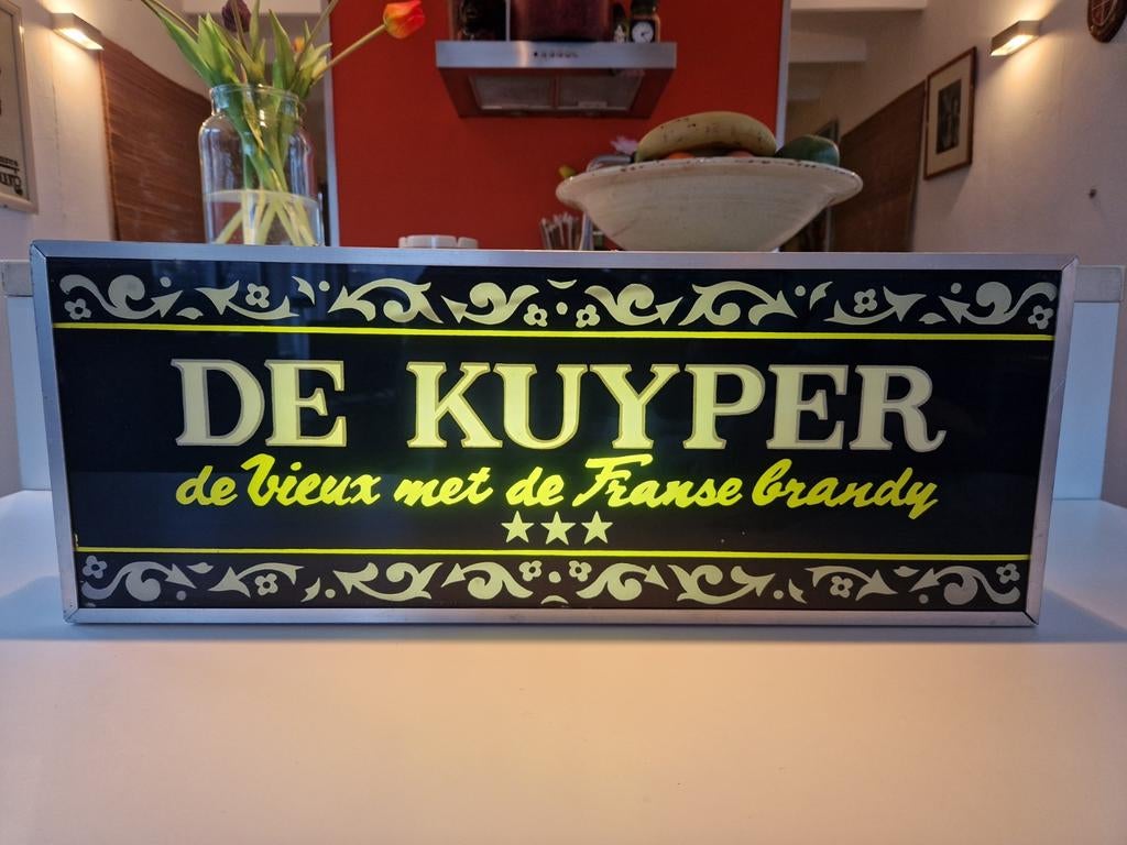 De Kuyper lichtbak 60tiger jaren., Eén persoon